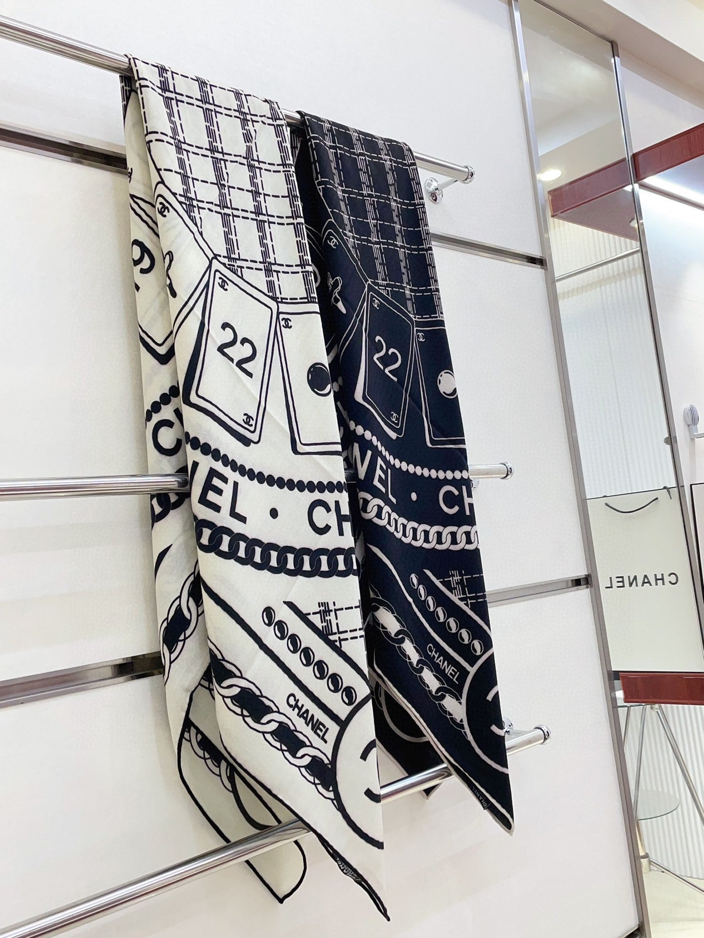 CC Square Scarf 140CM In White Mix Black Cashmere And Silk 407279