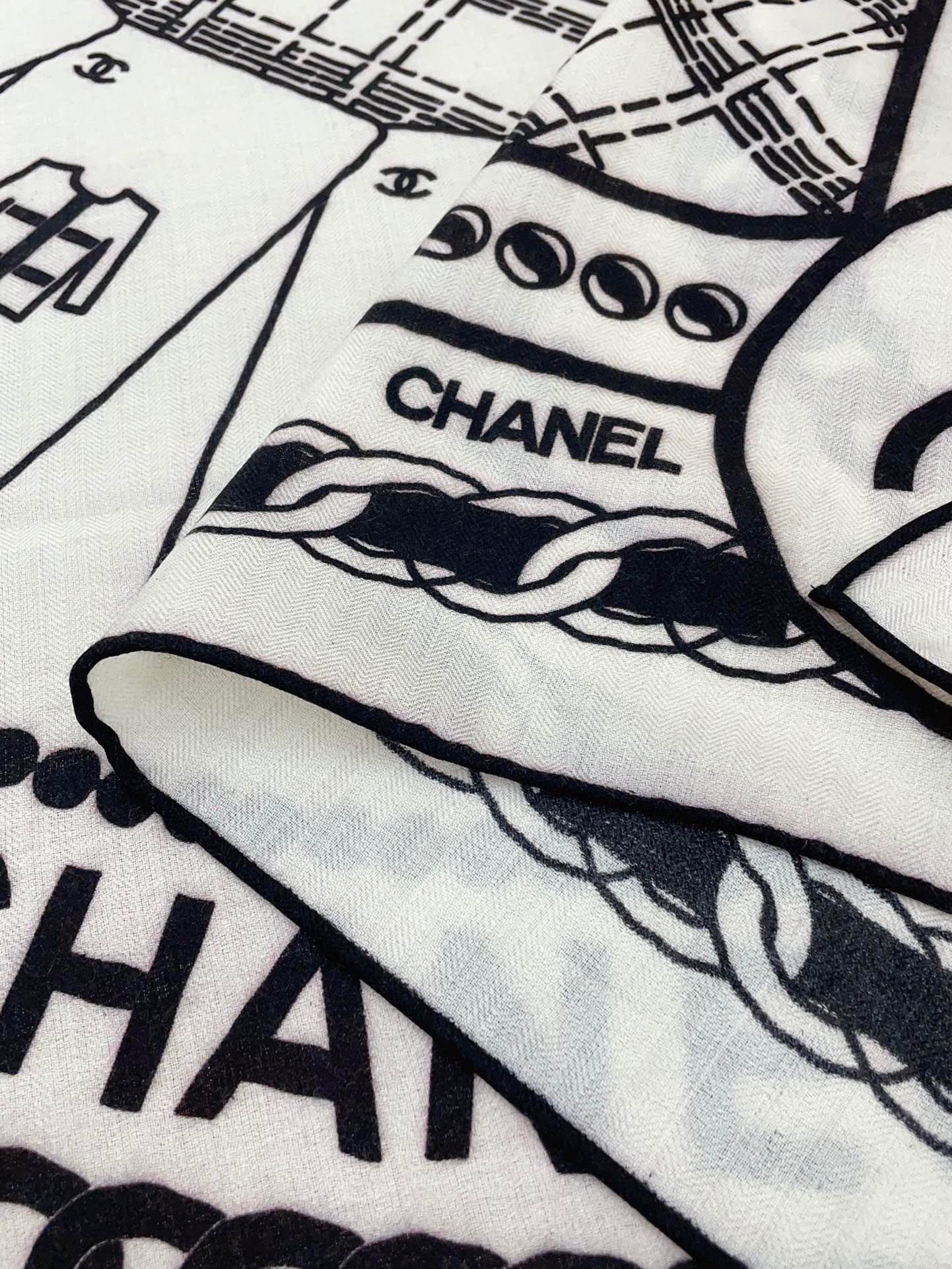 CC Square Scarf 140CM In White Mix Black Cashmere And Silk 407279