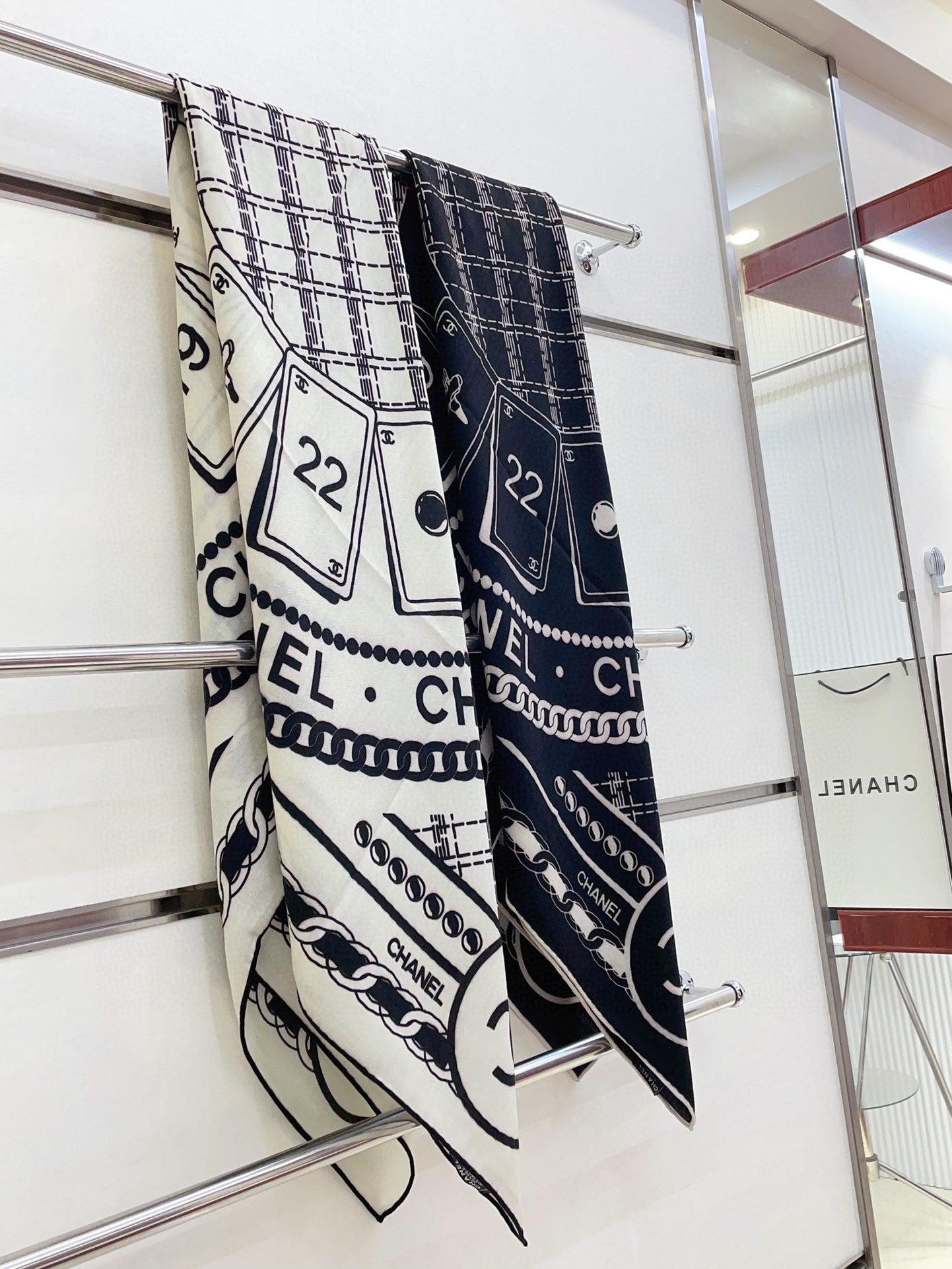 CC Square Scarf 140 CM In Black Mix White Cashmere And Silk 407280
