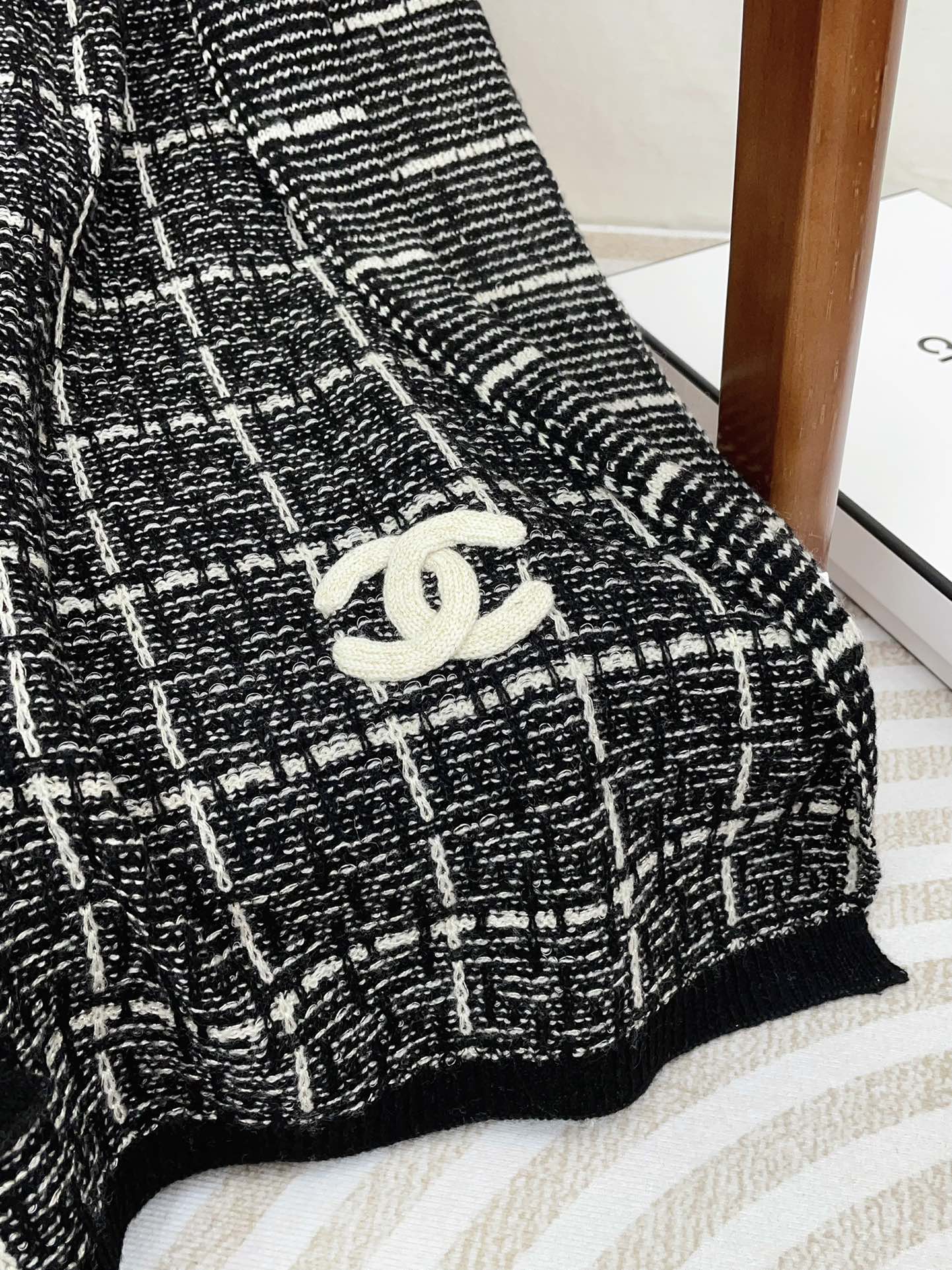 CC Scarf 180 CM In Black With White Stripes Cashmere 415181