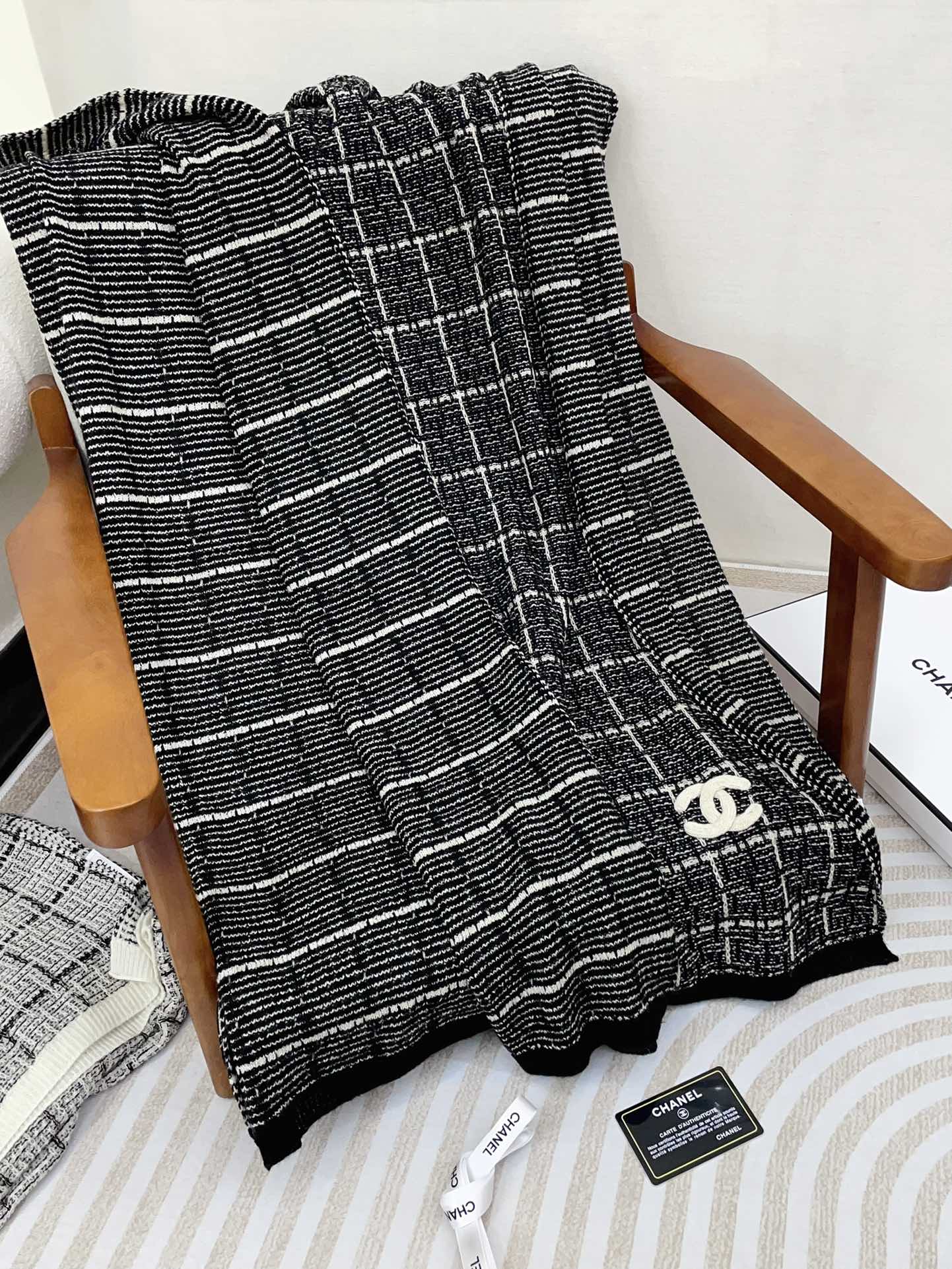 CC Scarf 180 CM In Black With White Stripes Cashmere 415181