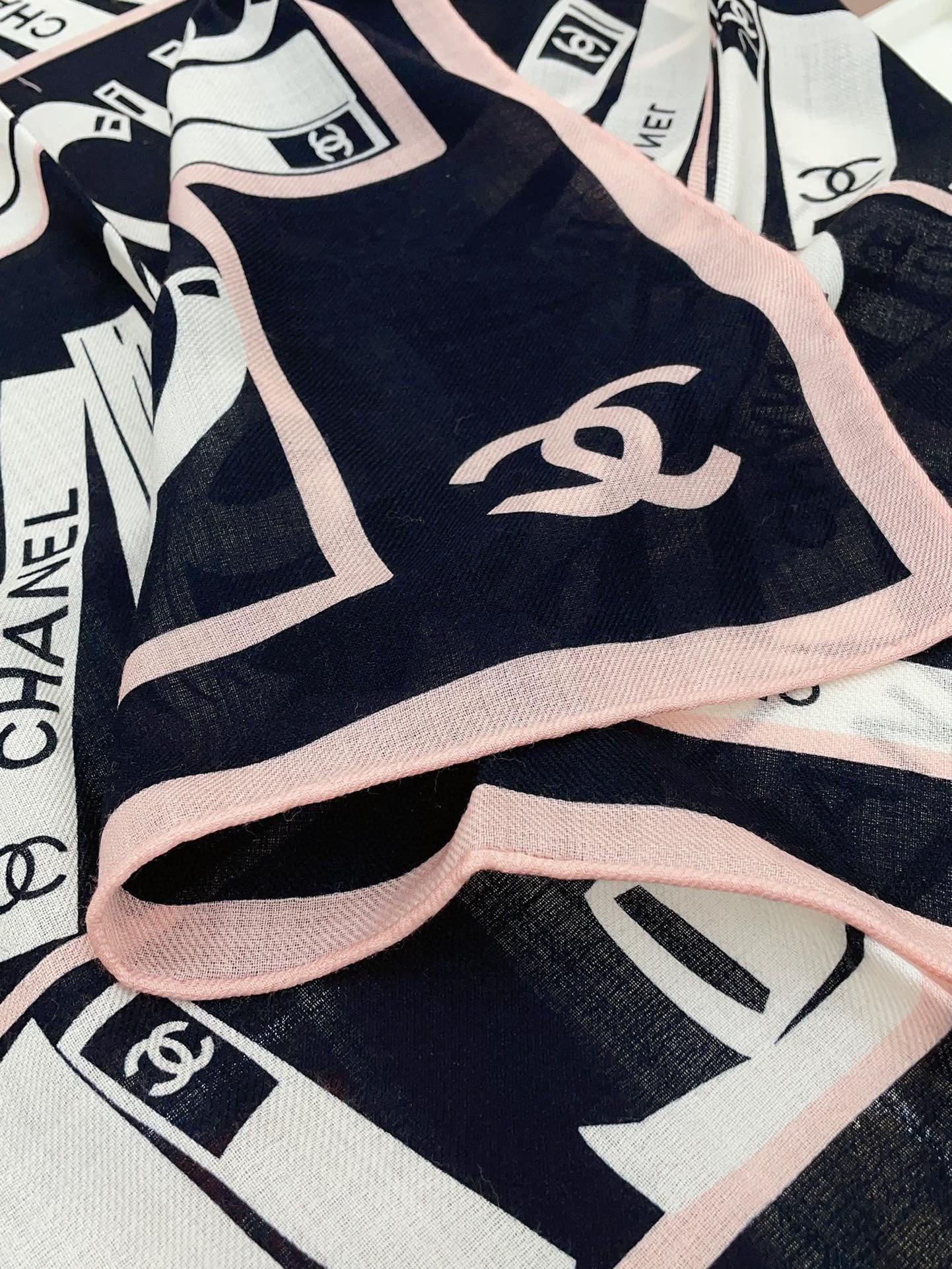 CC Square Scarf 140 CM In Black White Mix Pink Silk  422756
