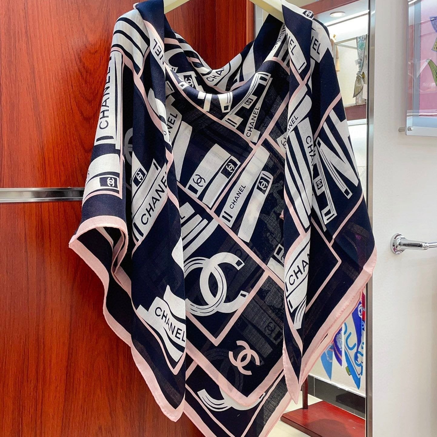 CC Square Scarf 140 CM In Black White Mix Pink Silk  422756