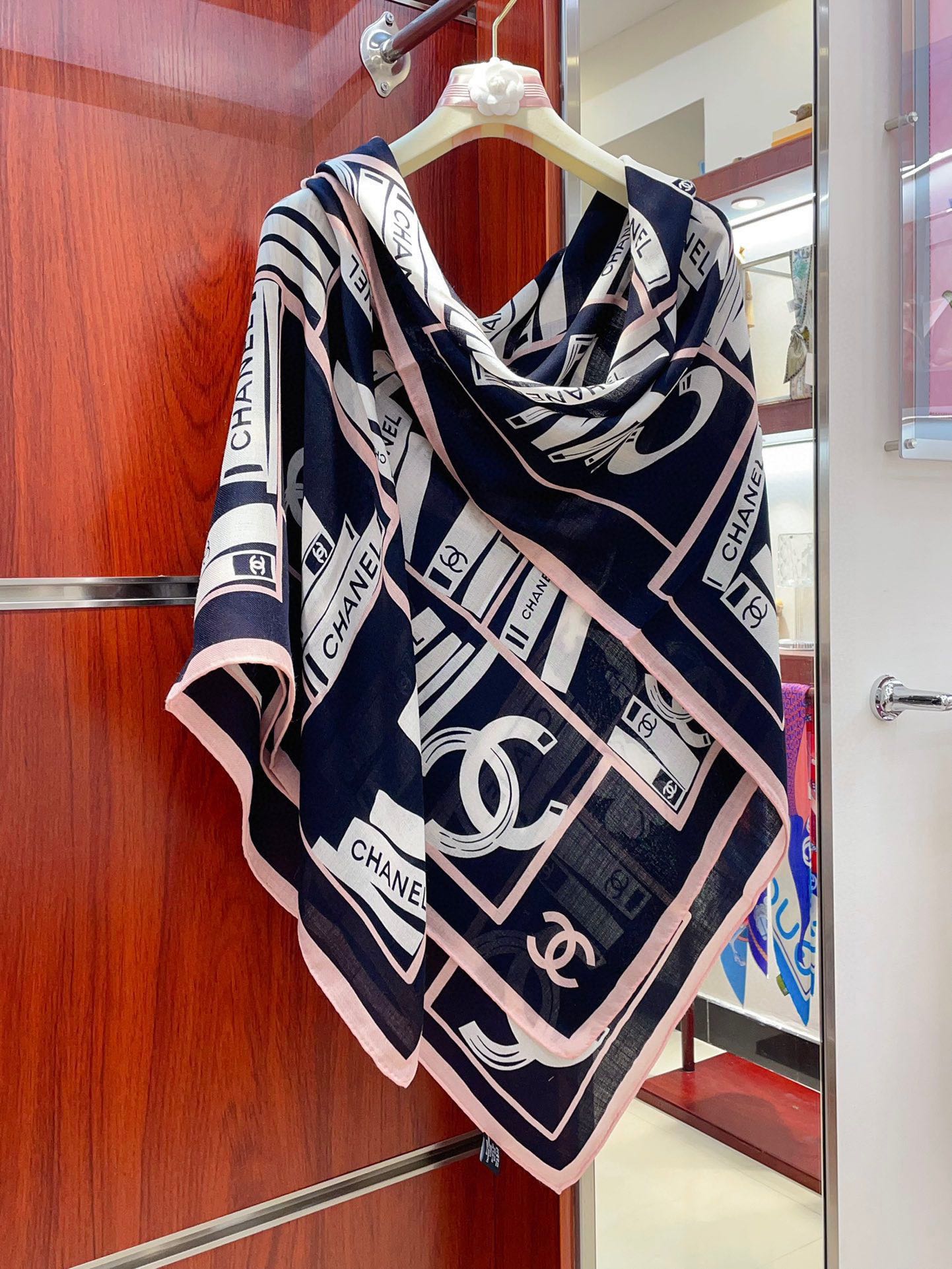 CC Square Scarf 140 CM In Black White Mix Pink Silk  422756