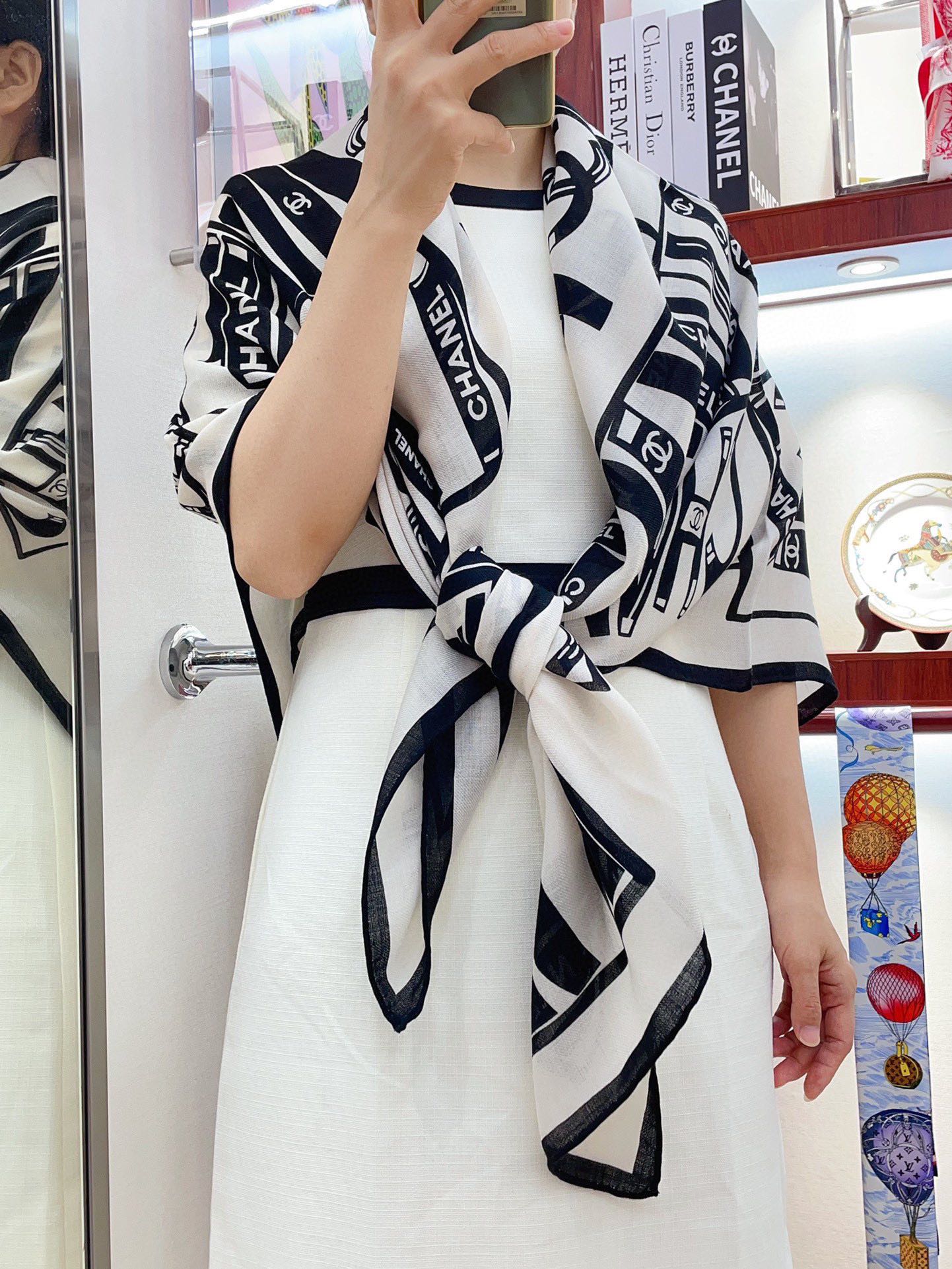 CC Square Scarf 140 CM In White Black Silk  422757