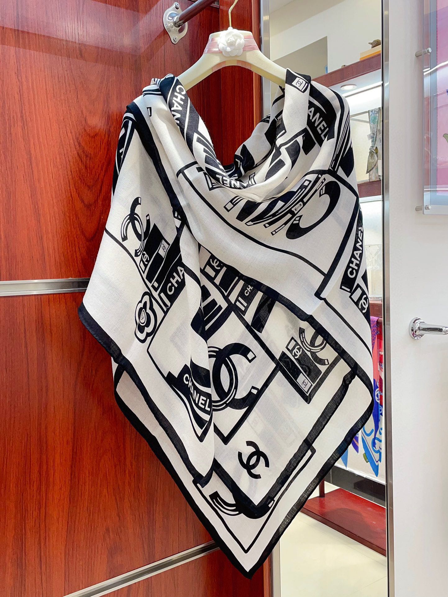 CC Square Scarf 140 CM In White Black Silk  422757