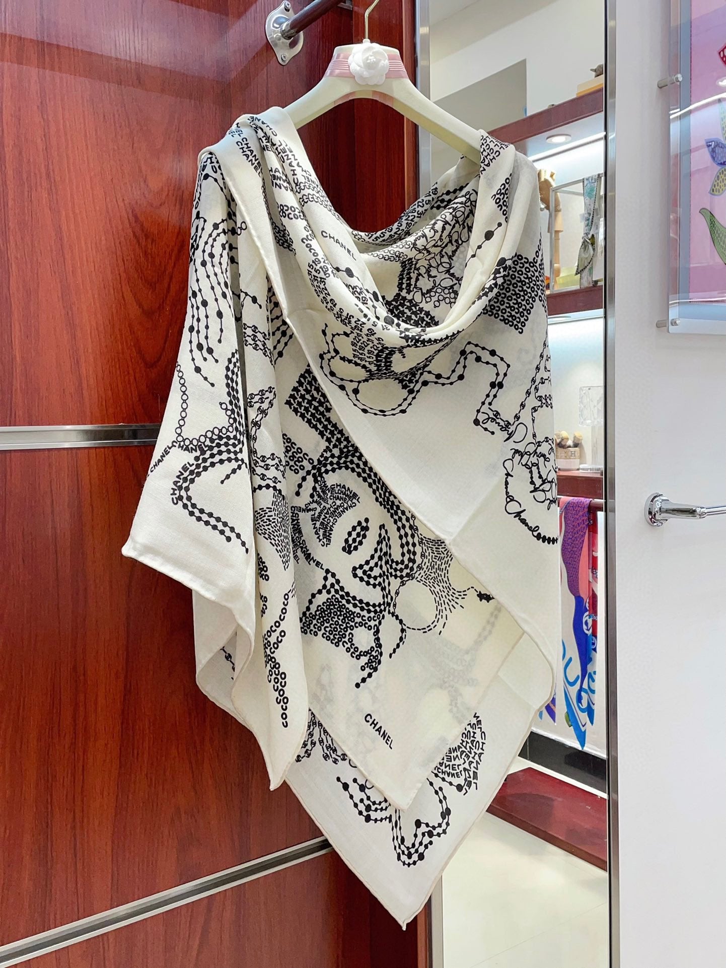 CC Square Scarf 140 CM In White Black Cashmere And Silk 424559
