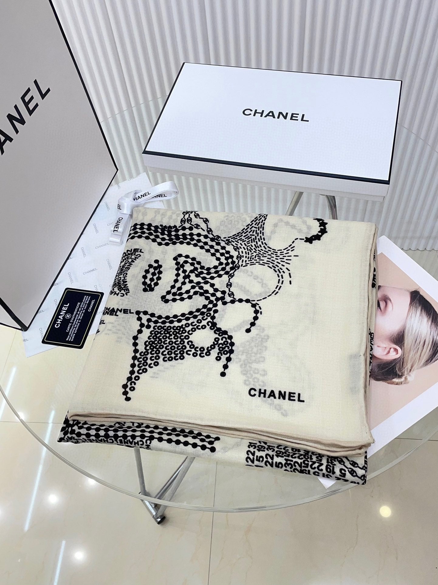 CC Square Scarf 140 CM In White Black Cashmere And Silk 424559