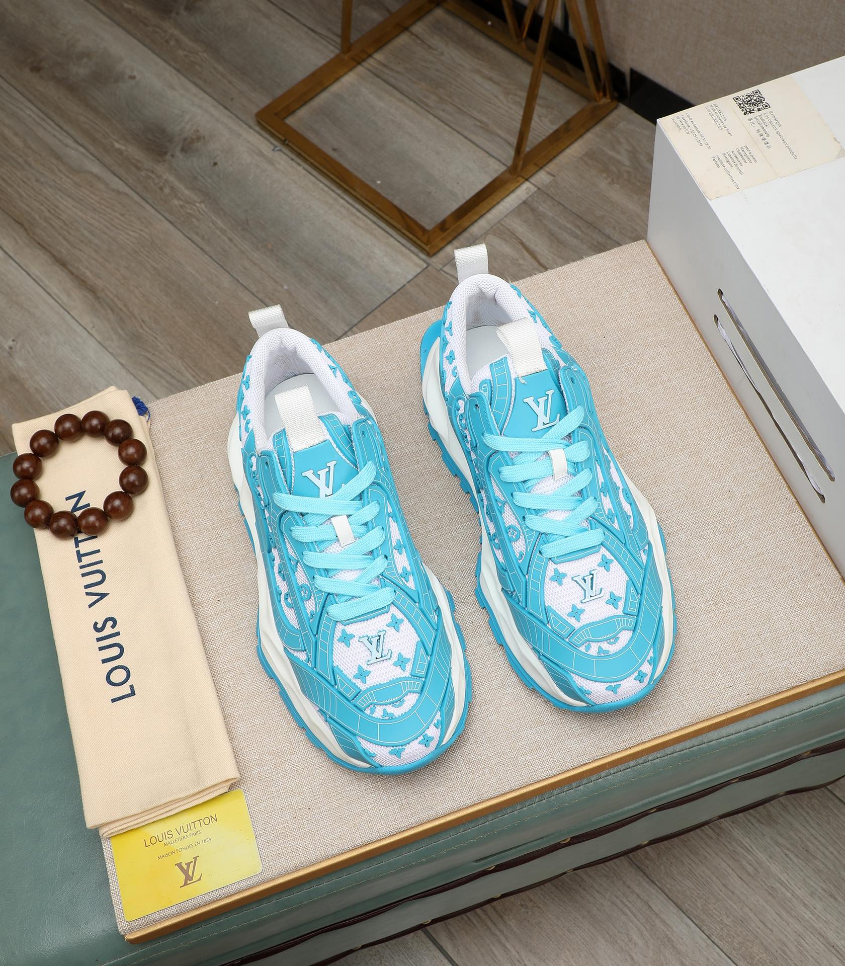 LV TRAINER WHITE MIX BLUE CALFSKIN AND BREATHABLE MESH