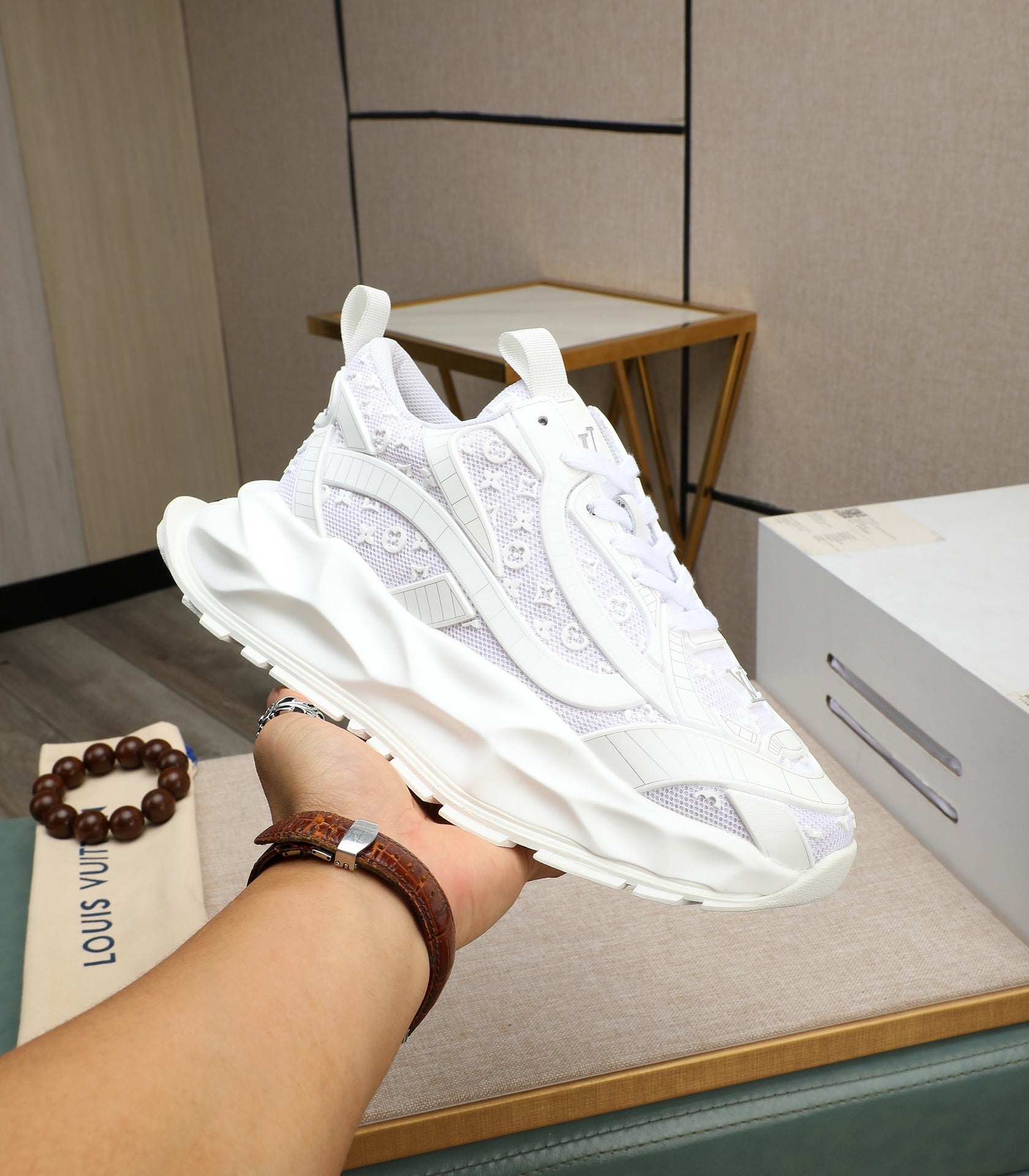 LV TRAINER IN WHITE CALFSKIN AND BREATHABLE MESH
