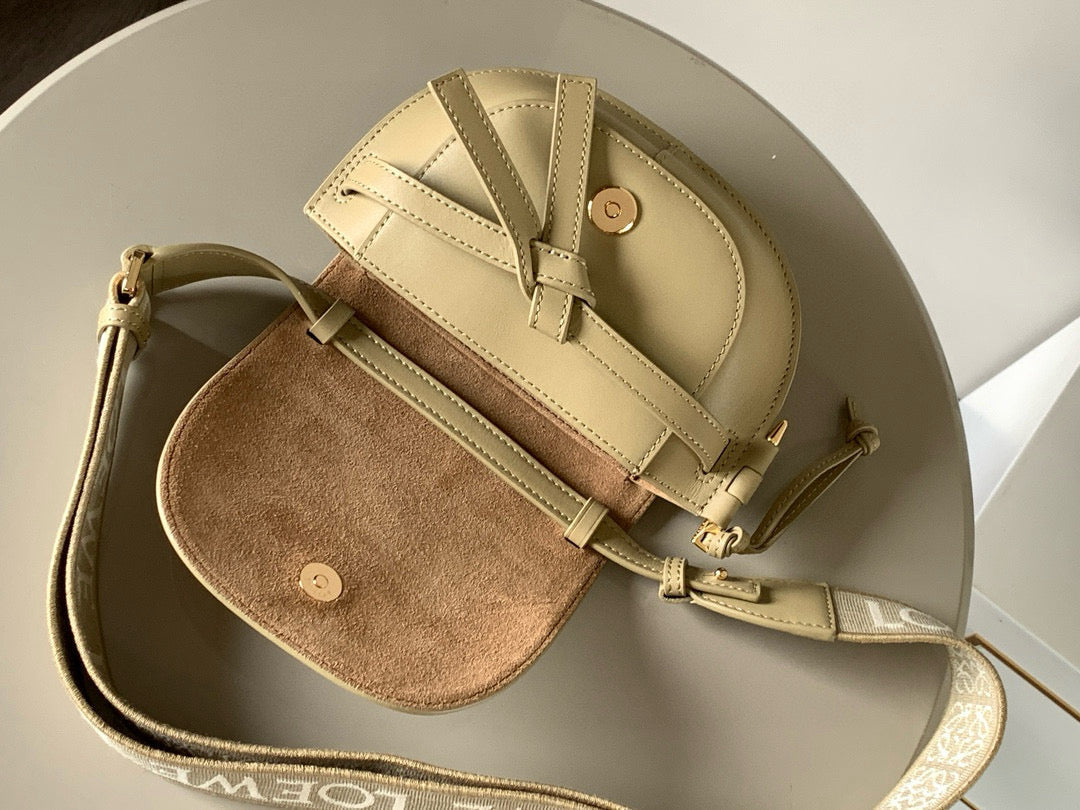 Loewe Saddle Bag 21 Beige Leather 280434