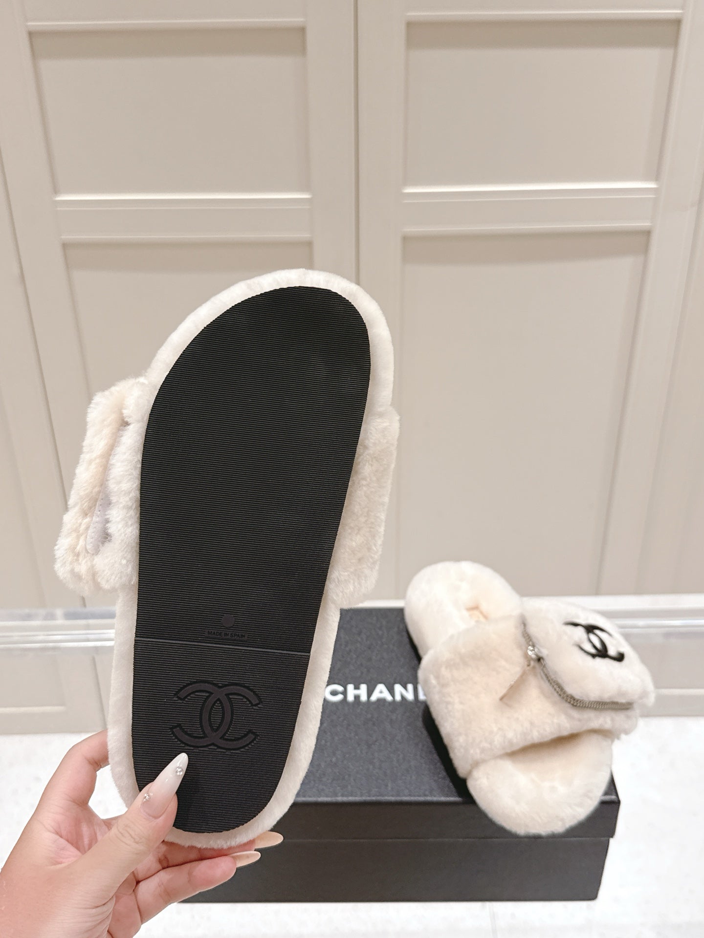 Chanel 25A Early Autumn Slippers Cream Wool 393077