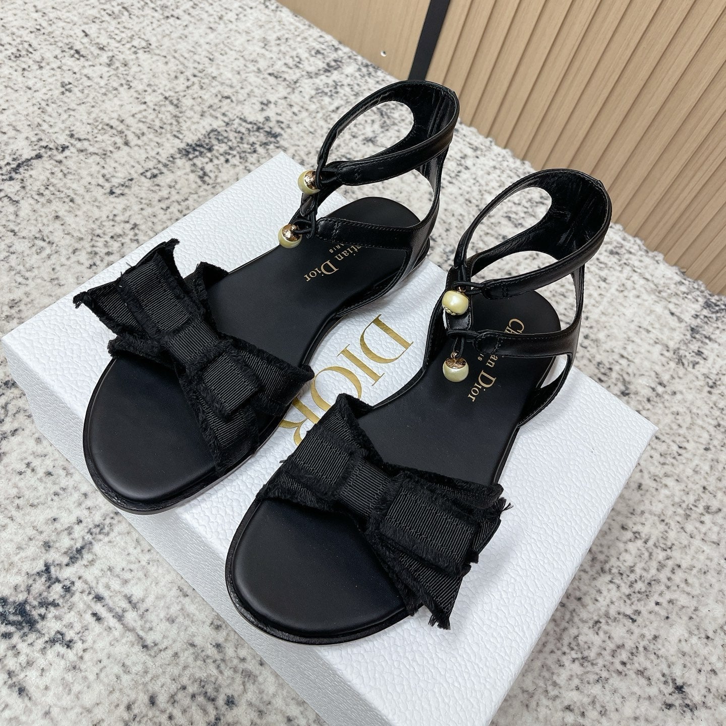 CD 26s Sandals Black Sheepskin Canvas 643494