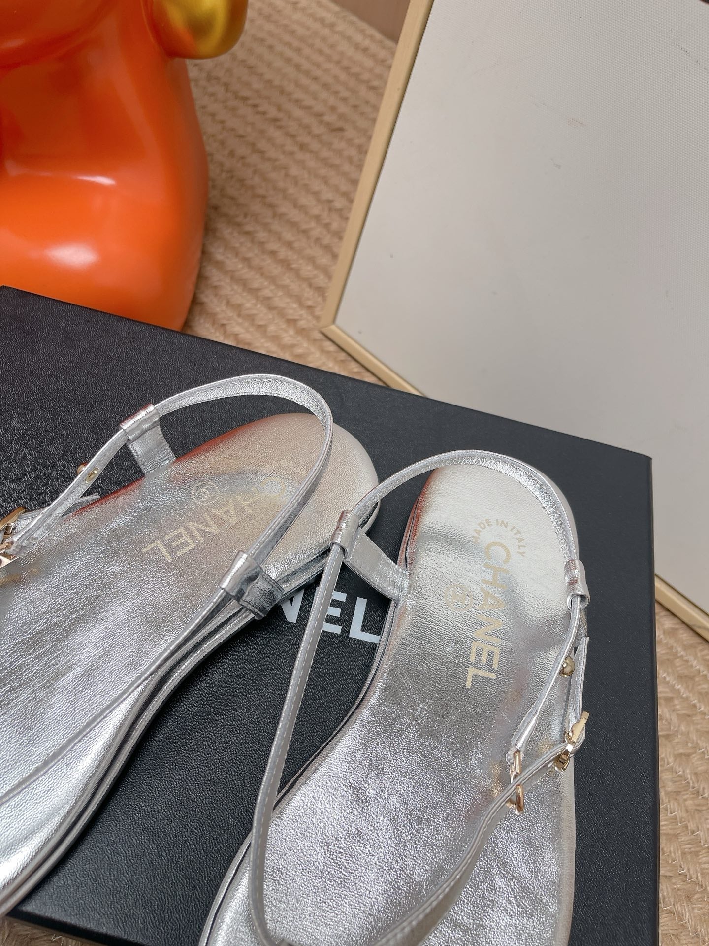 Chanel 2026 Flat Toe-Flip Sandals Sheepskin 855362