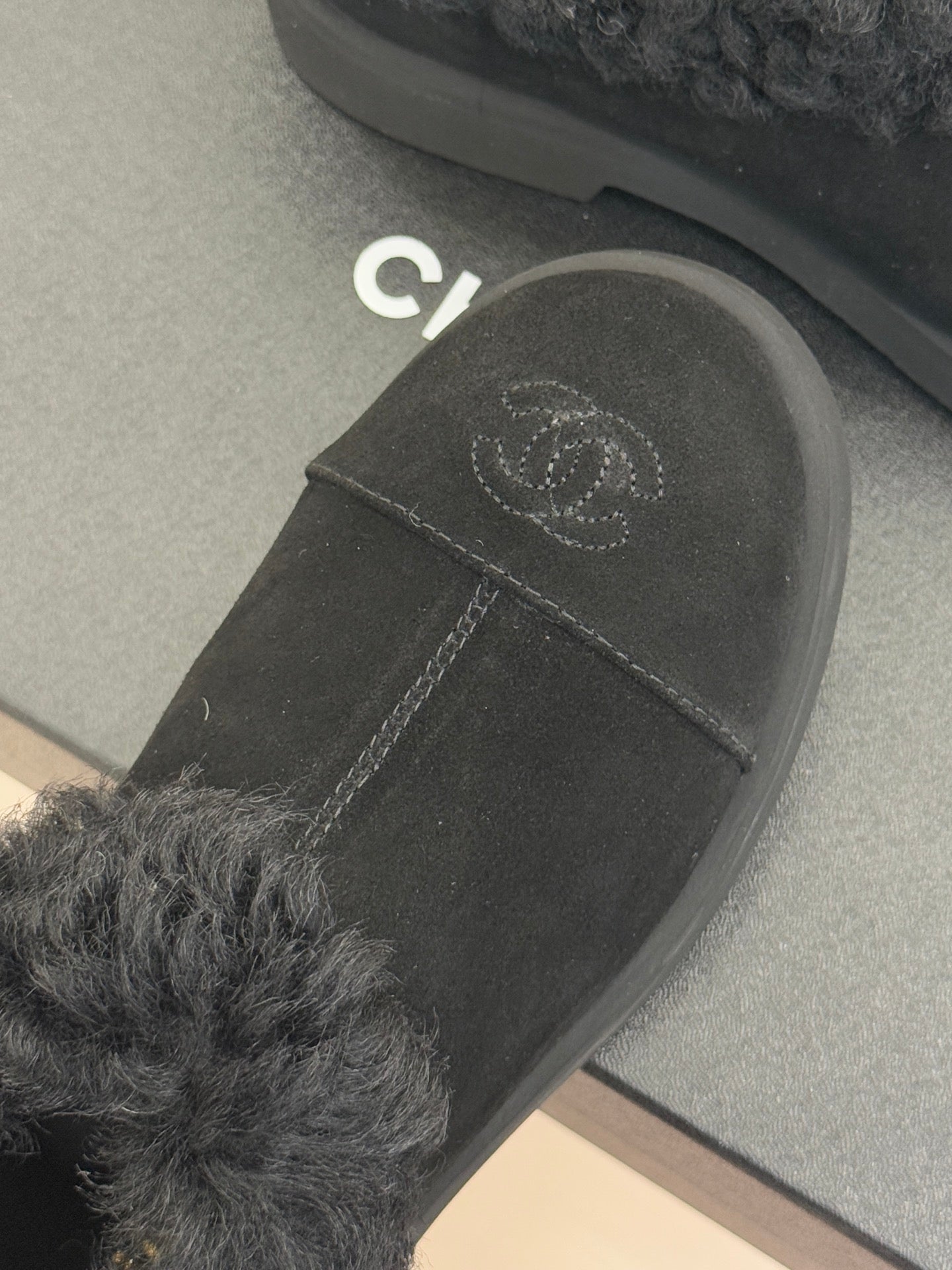 CC 25s  Furry Snow Boots Black Suede Wool 512064