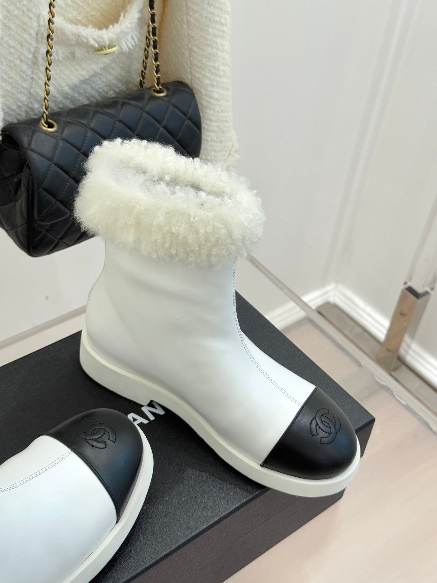 CC 25s Ankle Boots White Black Leather Wool 512070