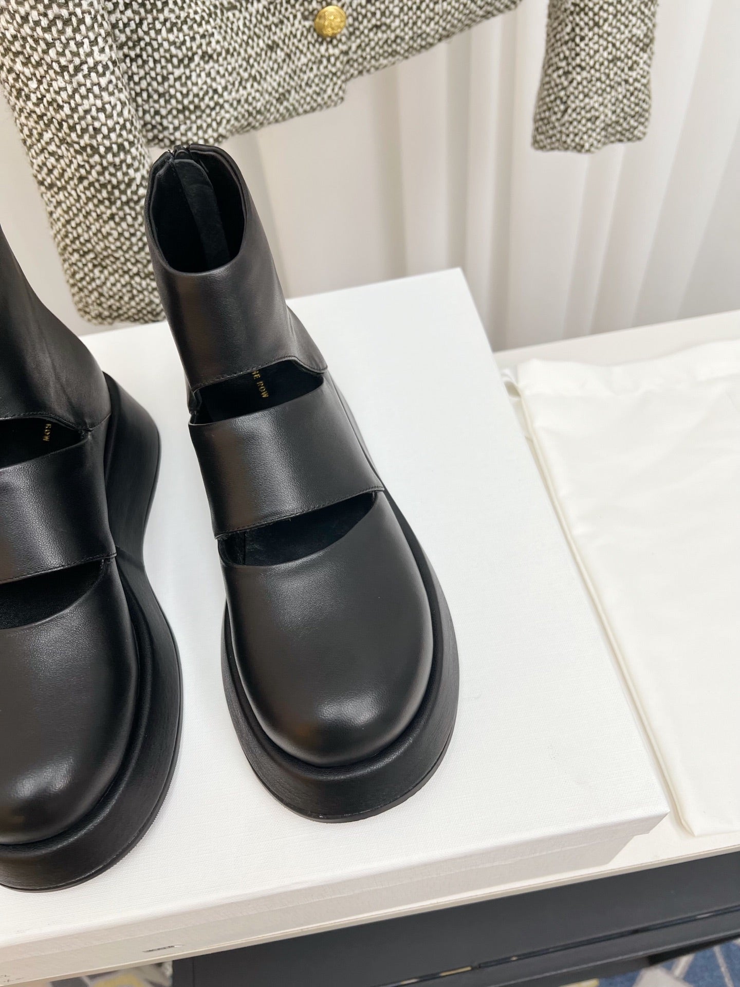 The Row 2025 Boot Black Sheepskin 576058