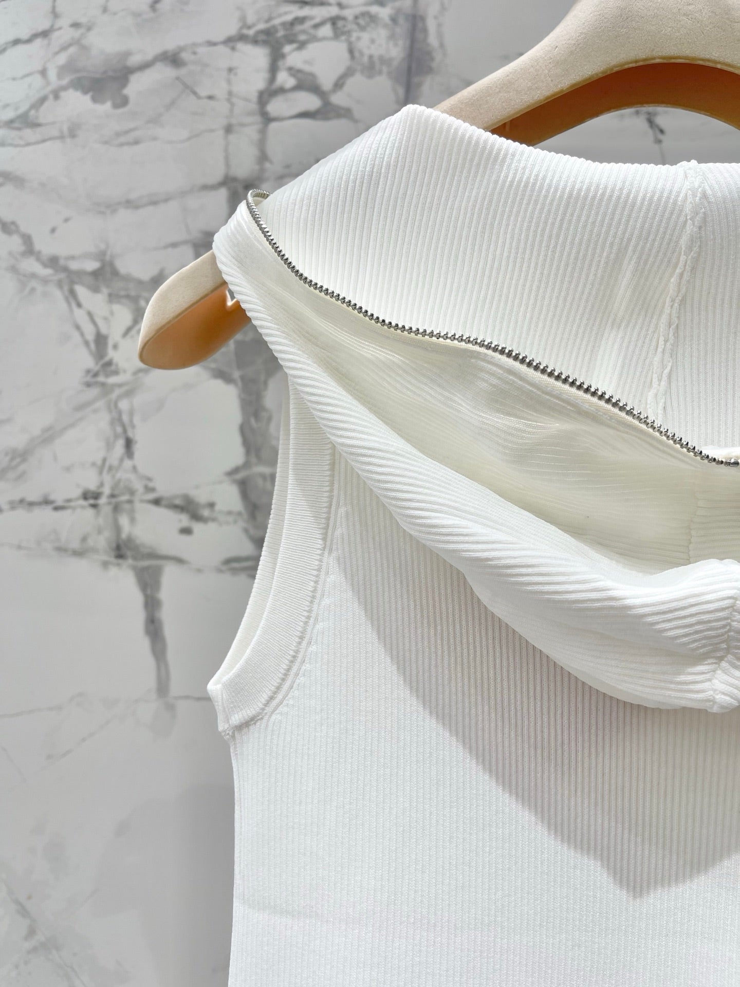 MiuMiu 2026  Hooded Zipper Tank Top Tencel 636581