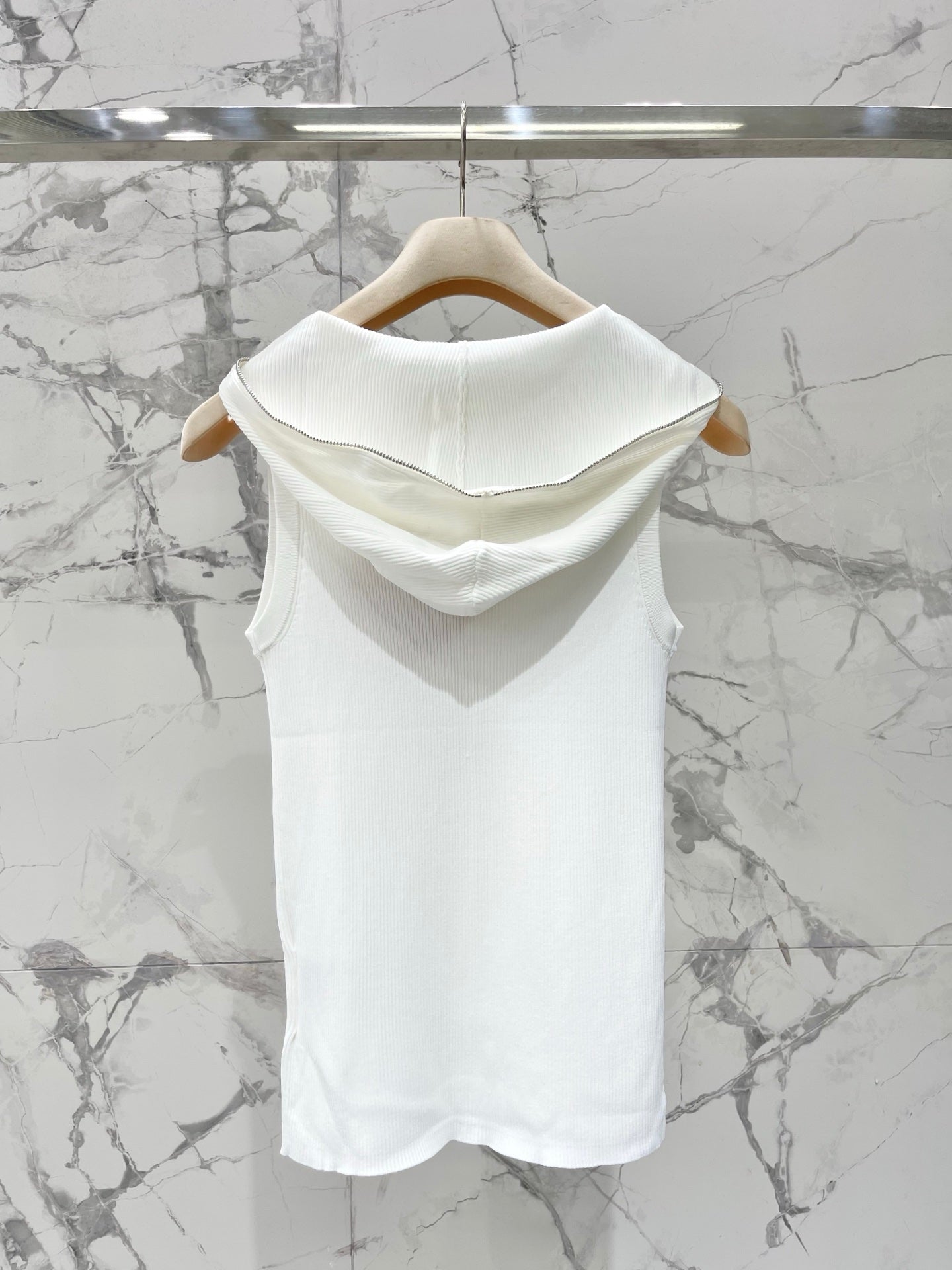 MiuMiu 2026  Hooded Zipper Tank Top Tencel 636581