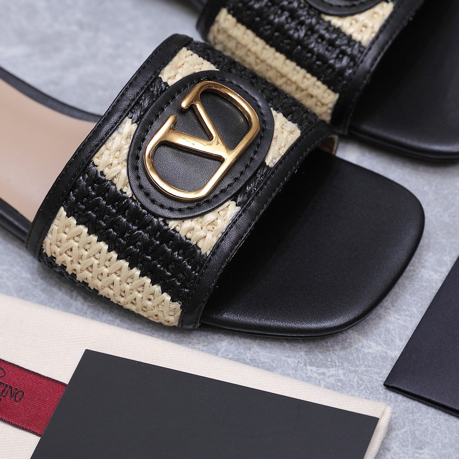 Valentino 2026 Garavani VLogo Signature 15mm Slipper Woven Leather 864505