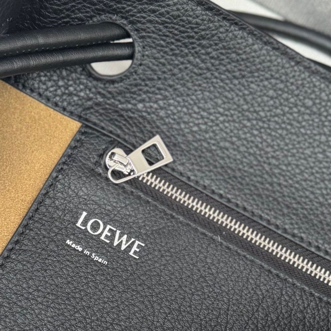 Loewe Pebble Hobo Bag 28 Black Calfskin 280590