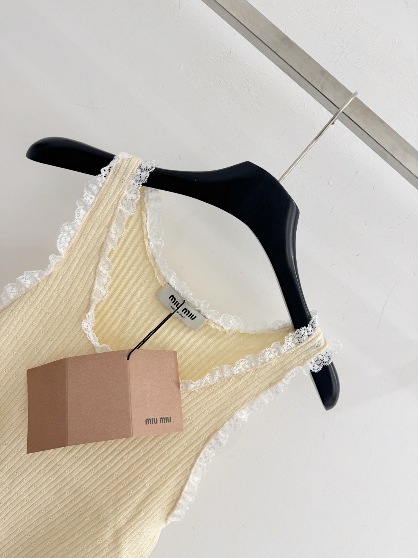 Miumiu 2026 Lace-trimmed Knit Short-sleeved Top Tencel Wool 179450
