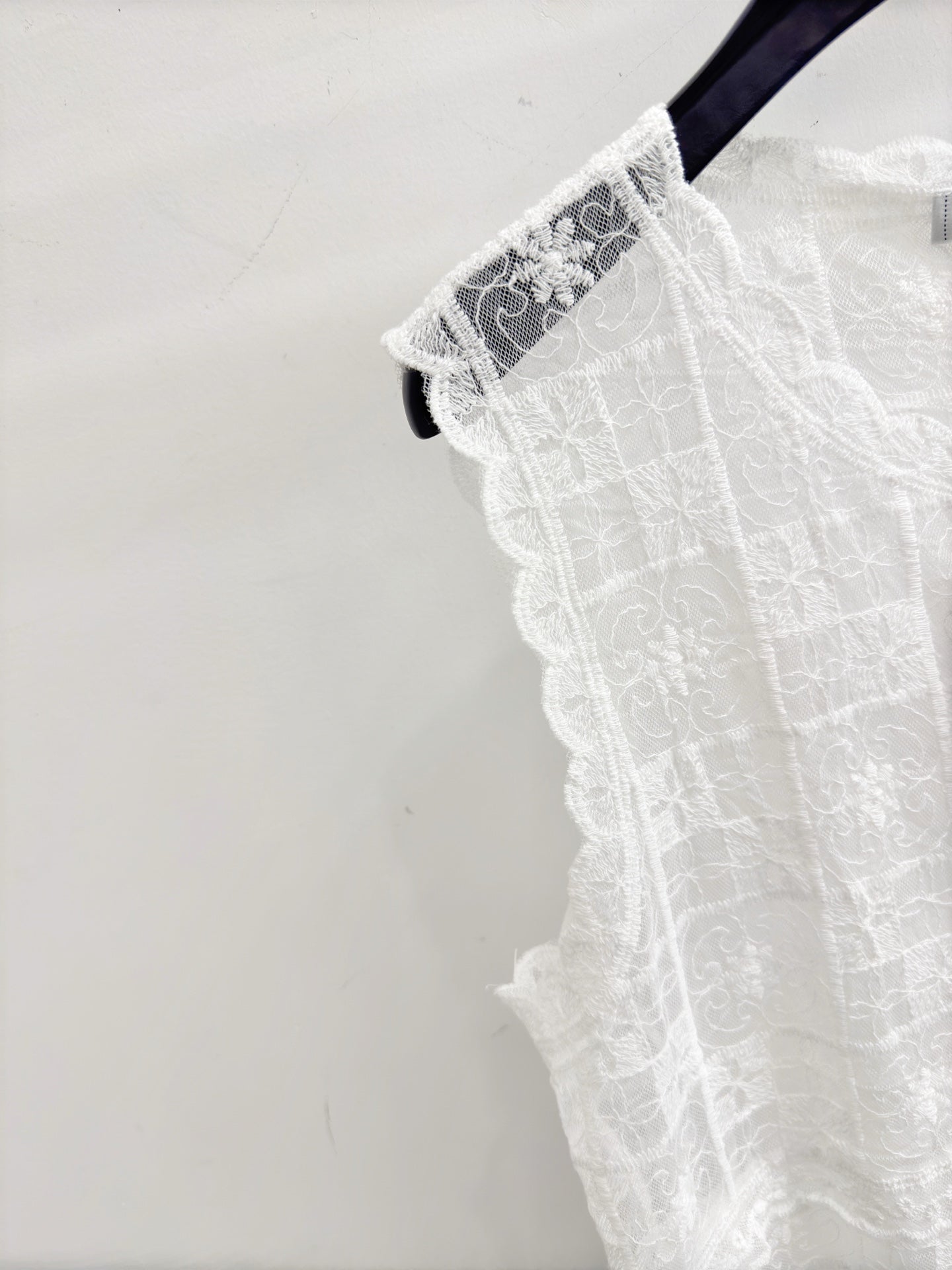 Chanel 2026 Lace Sleeveless Vest White Cotton 294458