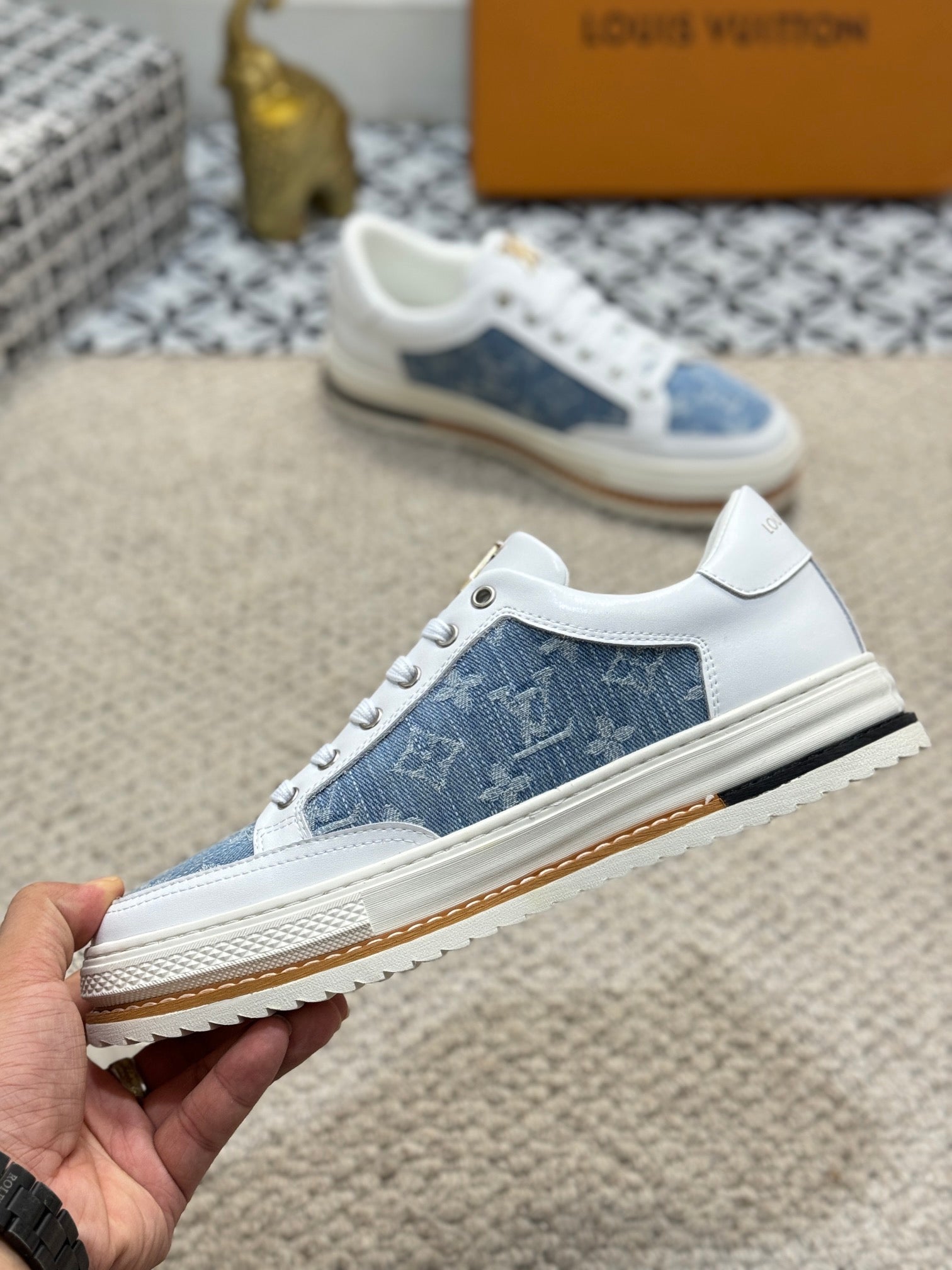 LV TRAINERS IN WHITE CALFSKIN AND SAPPHIRE BLUE JACQUARD