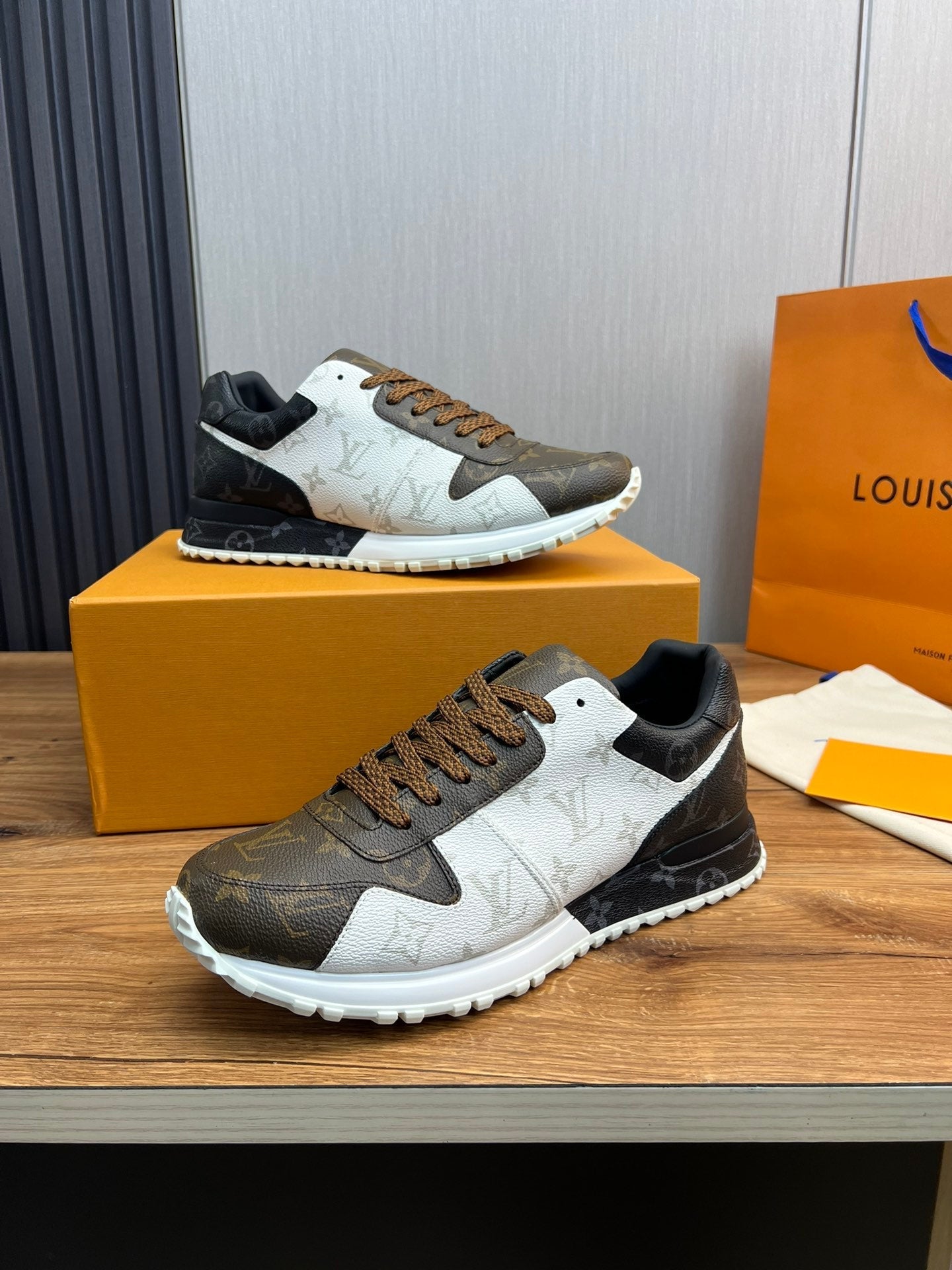 LV SNEAKER BROWN MIX WHITE AND GREY MONOGRAM CALFSKIN