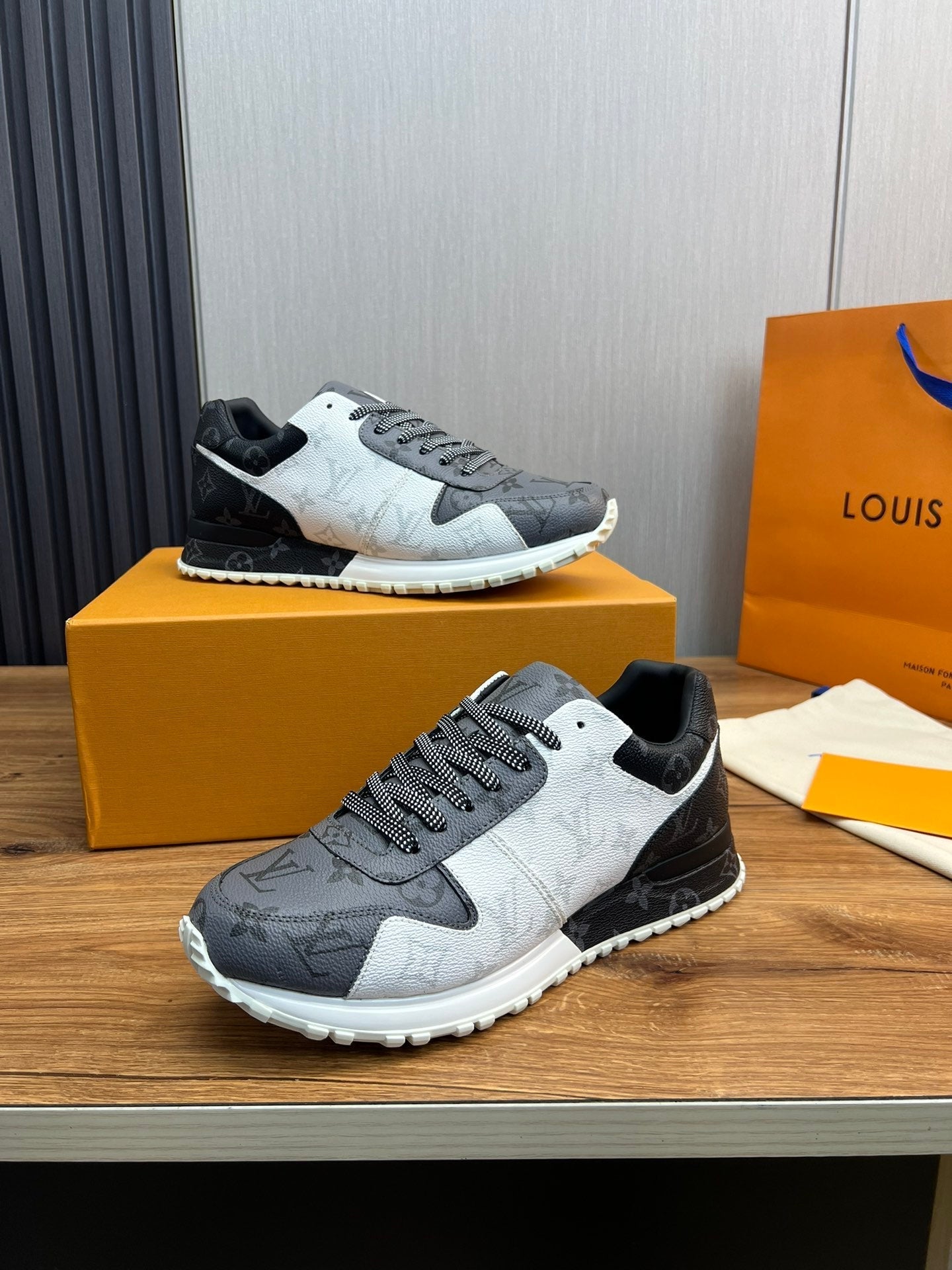 LV SNEAKER BLACK MIX WHITE AND GREY MONOGRAM CALFSKIN
