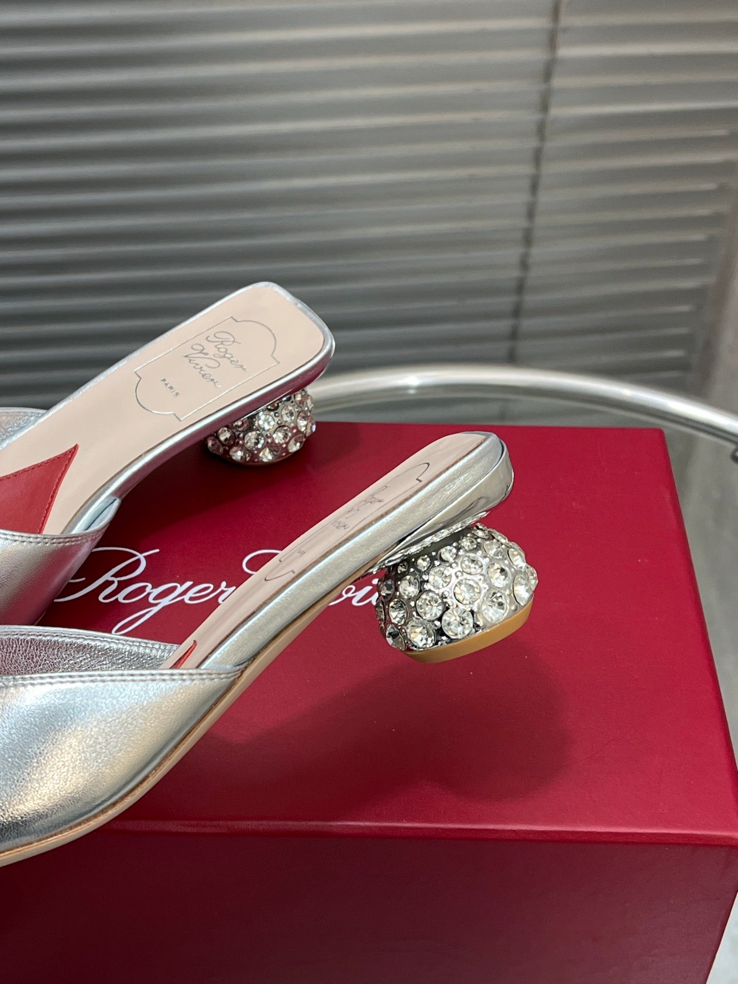 Viv Diamond Sole Mules Silver Cowhide 267687