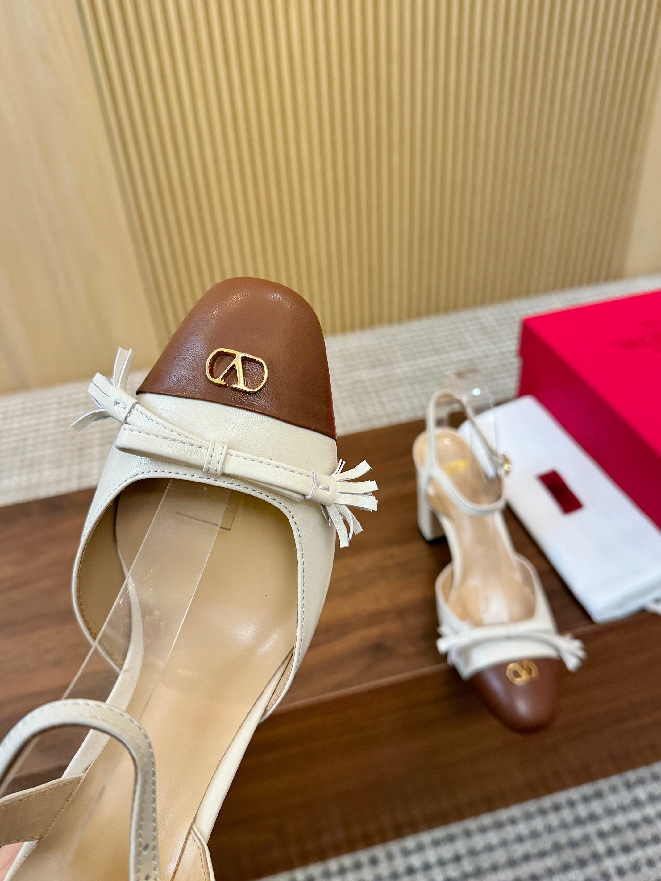 Valentino Garavani Valet Du Roi 80mm Sandal Calfskin 863320
