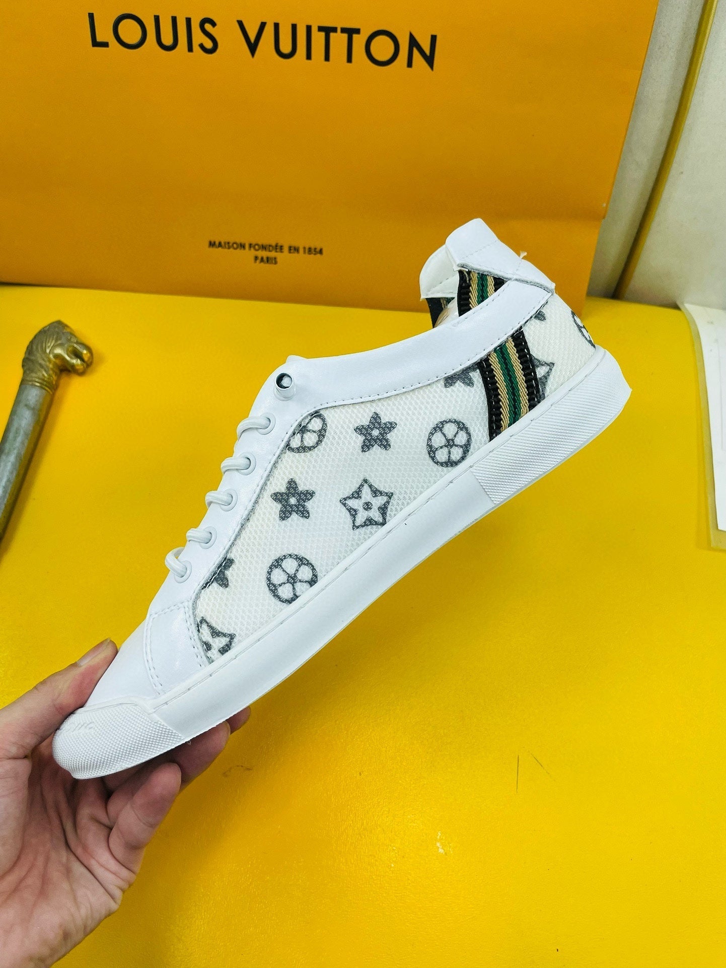 LV SNEAKER WHITE MONOGRAM JACQUARD AND CALFSKIN