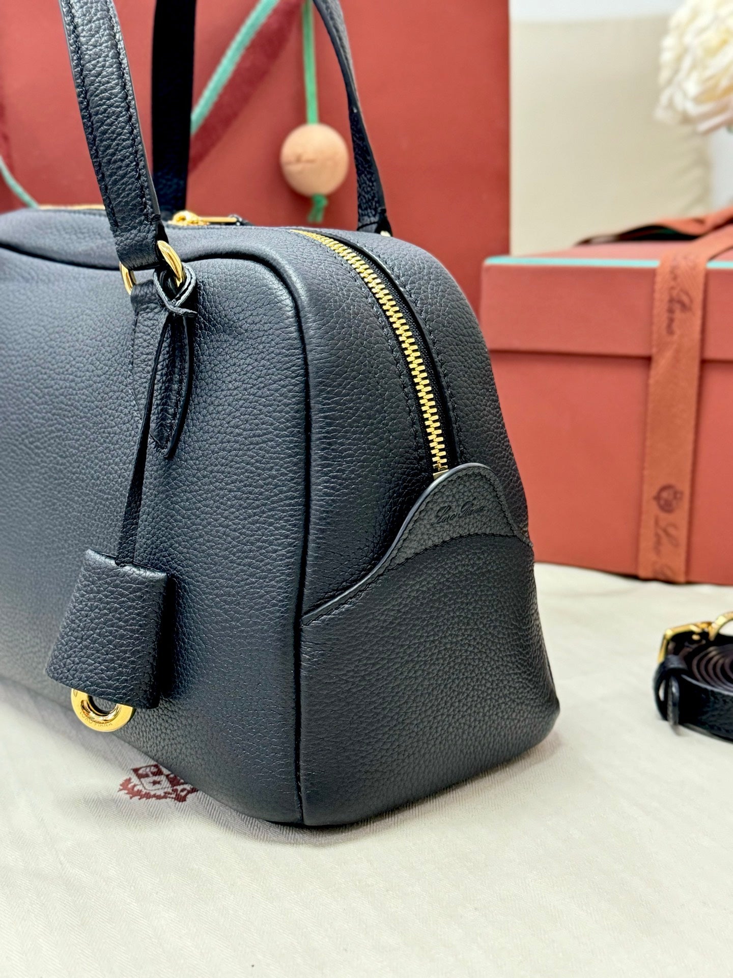 LP 2026 Needle Bag 31cm Black Calfskin