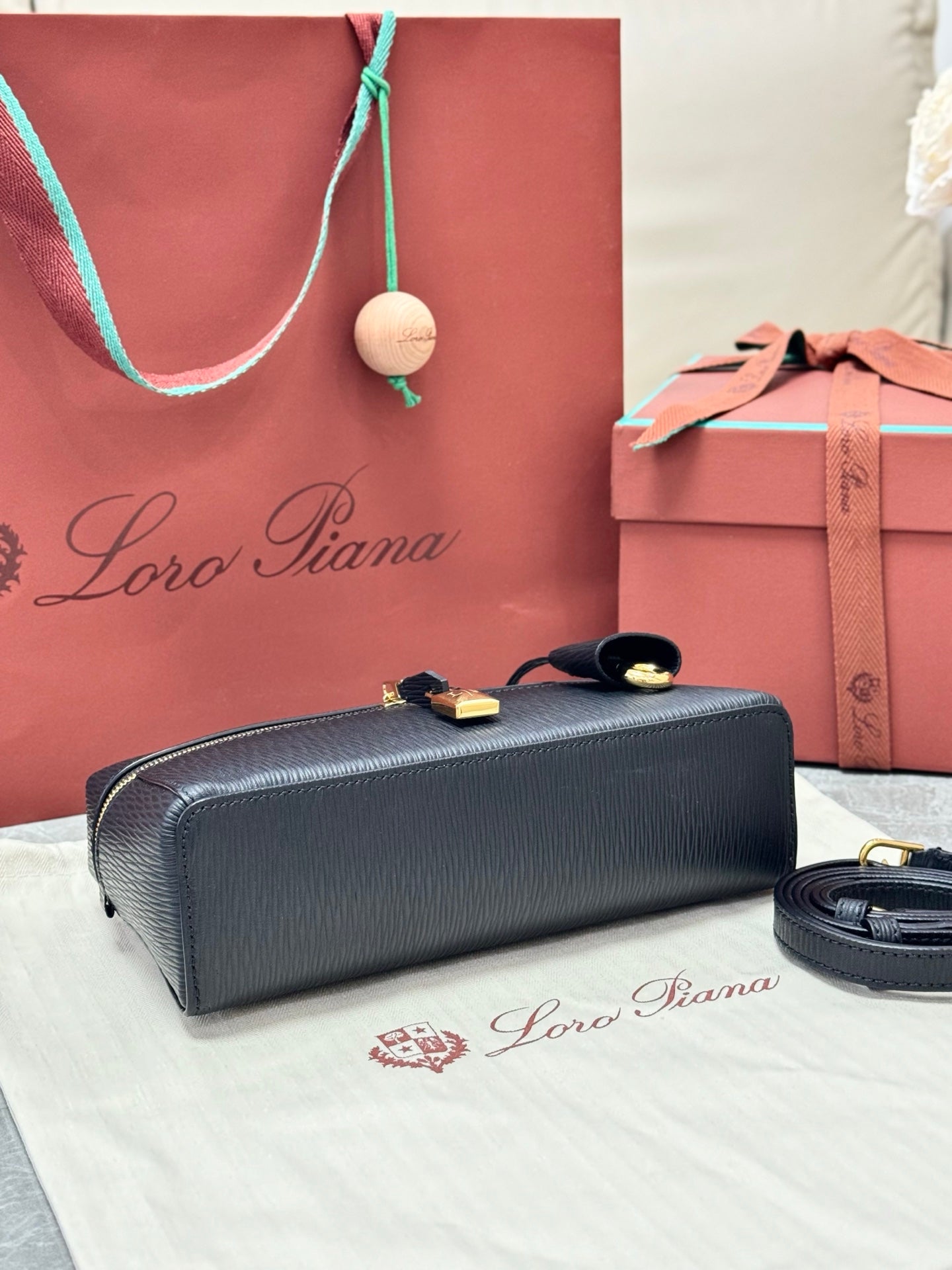 LP 2026 Extra Bag L23 Black/Sun Gold Lambskin