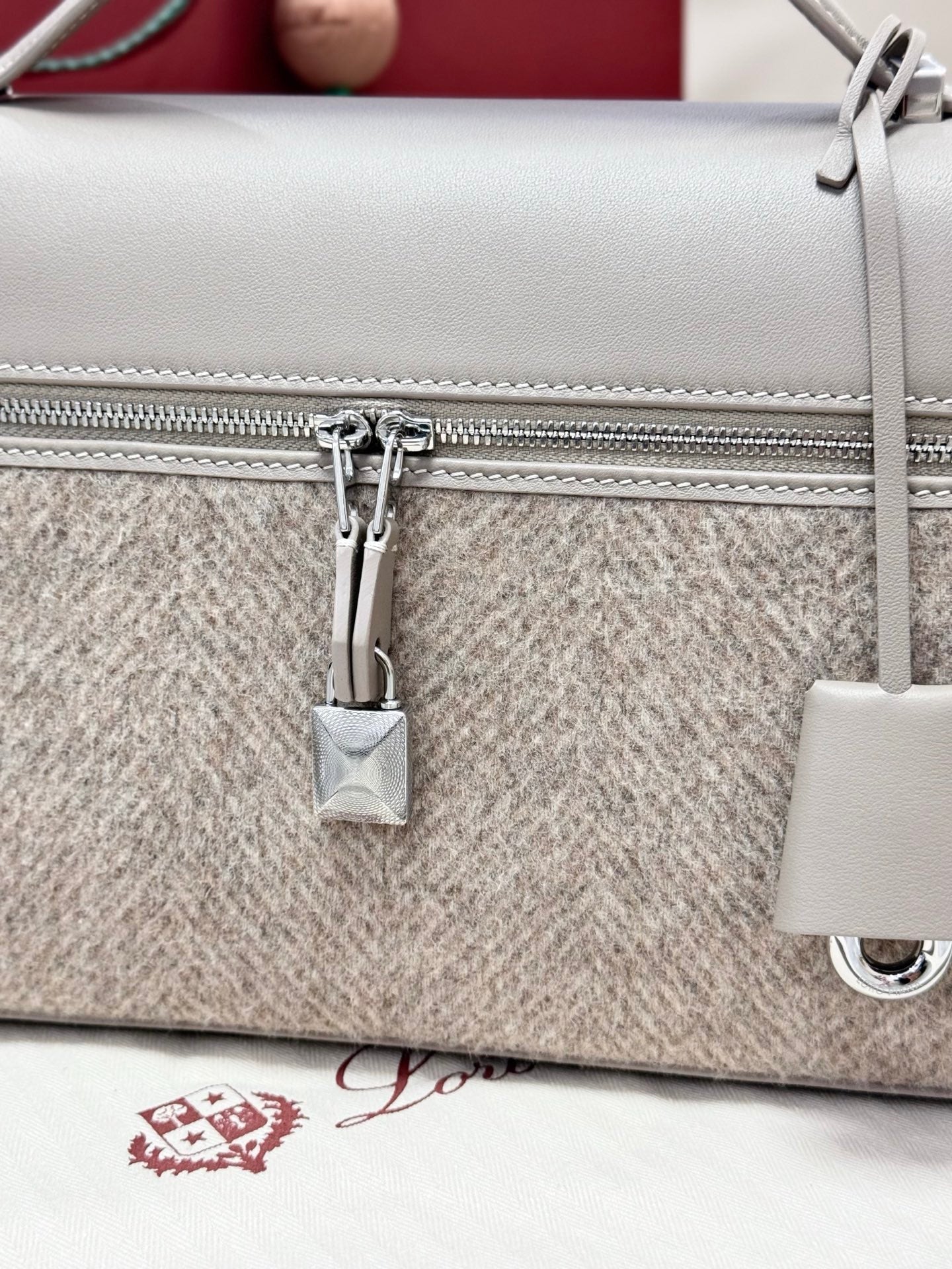 LP 2026 Extra Bag L27 Dove/Antique Silver Wool Leather
