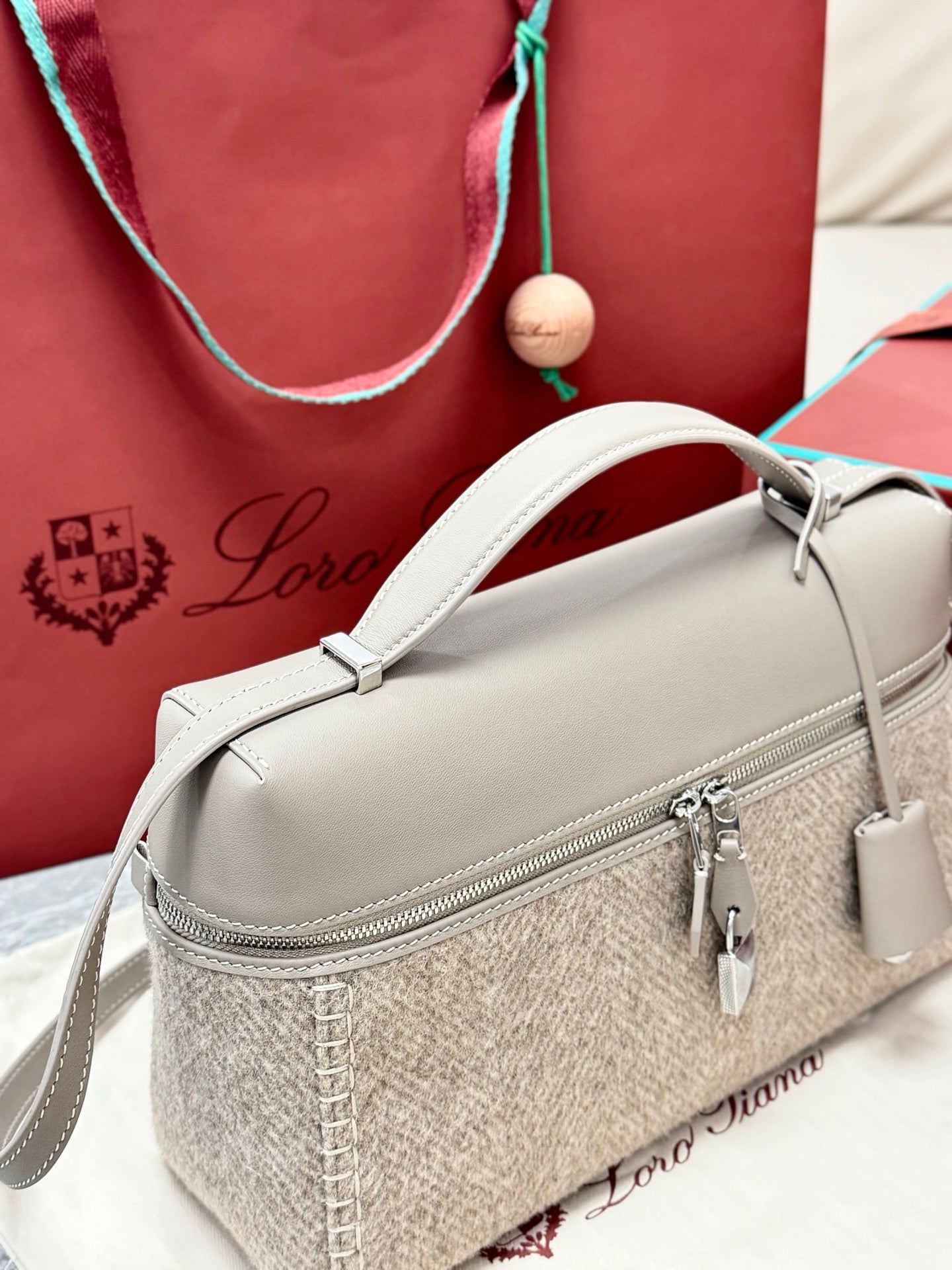 LP 2026 Extra Bag L27 Dove/Antique Silver Wool Leather