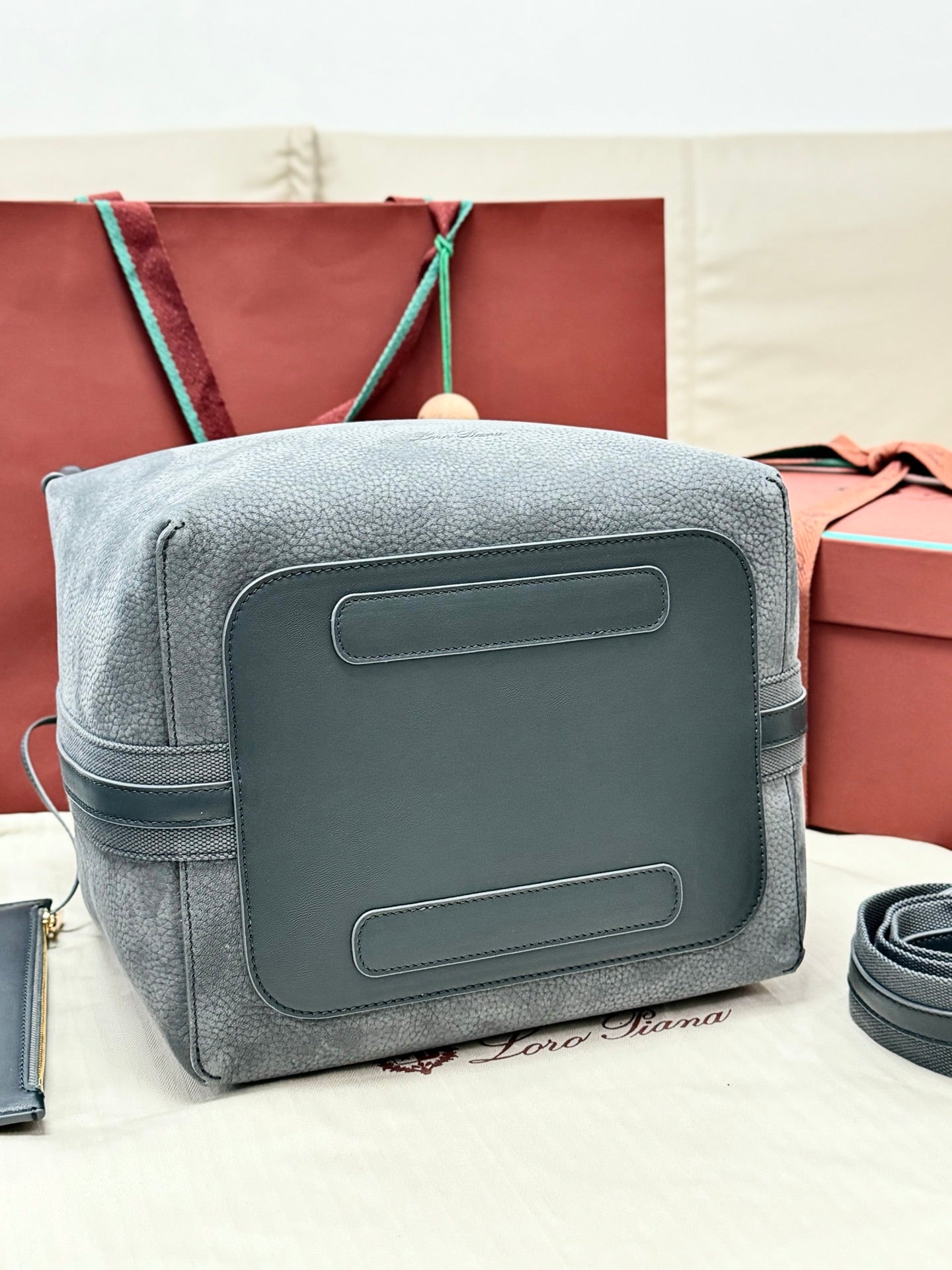 LP 2026 Bale Bucket Bag 36cm Blue-green Cowhide