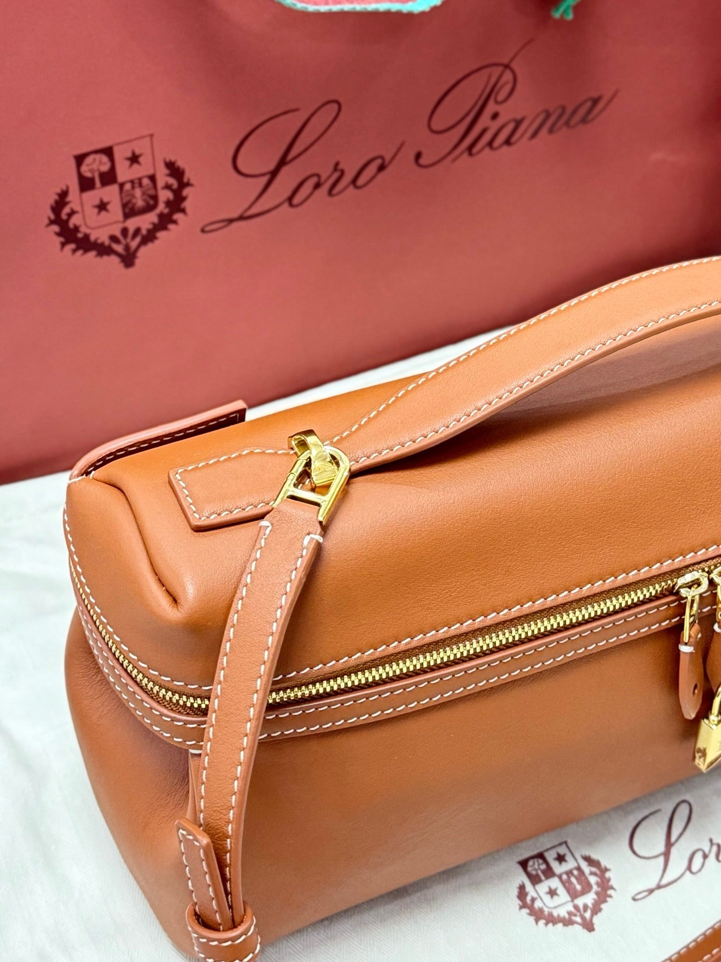 LP 2026 Extra Softy Bag L33 Cuir/Sun Gold Calfskin