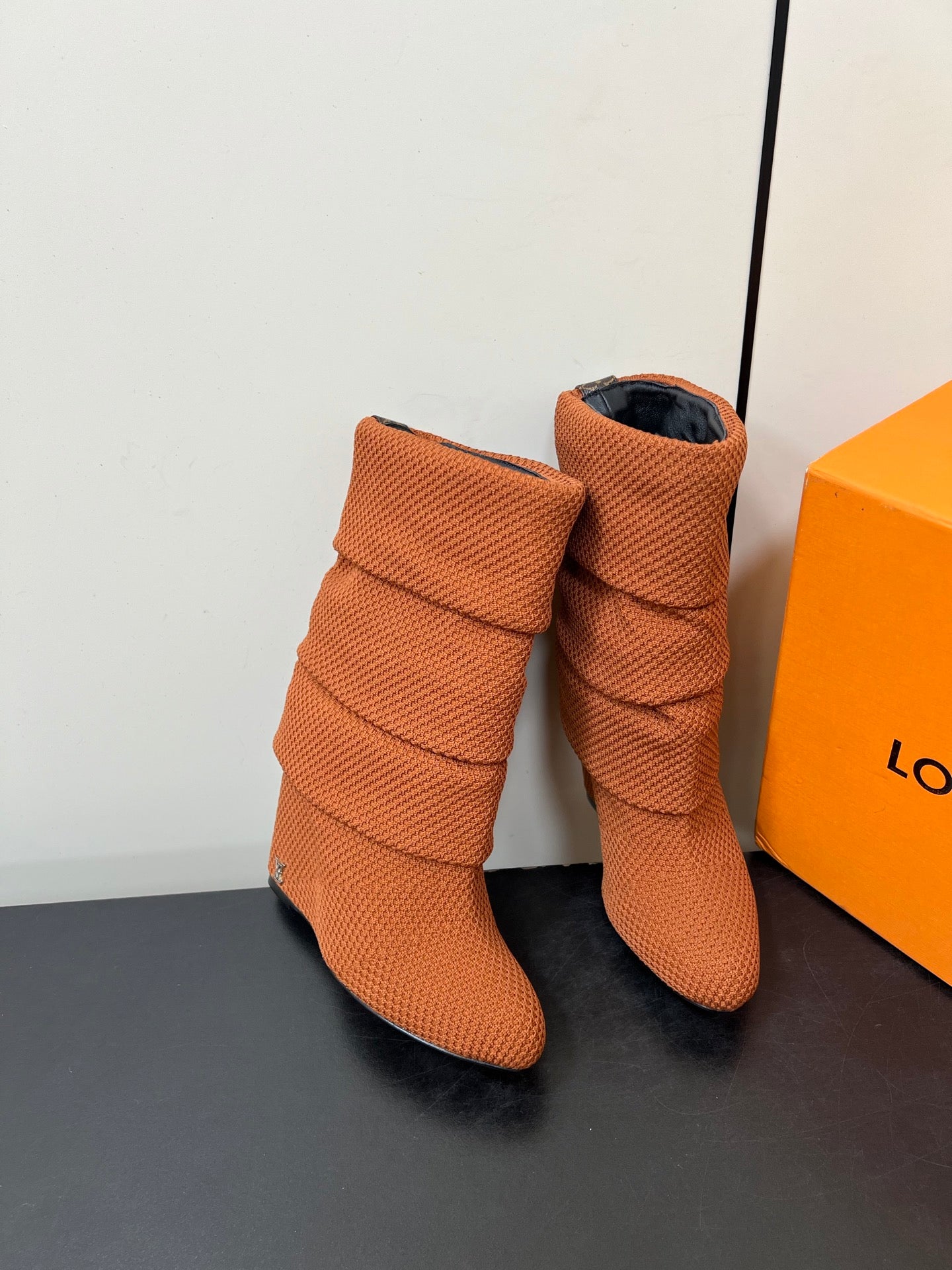LV 26s Mid-Calf Boots 110 Camel Brown Knit Fabric 619401