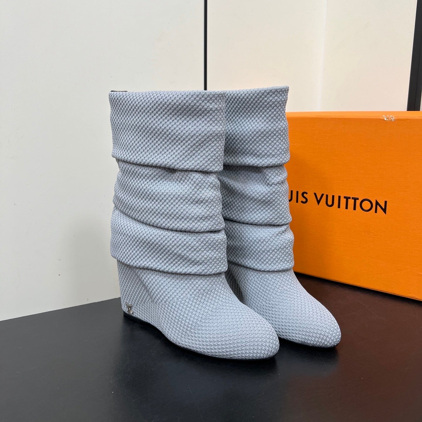 LV 26s Mid-Calf Boots 110 Gray Knit Fabric 619402
