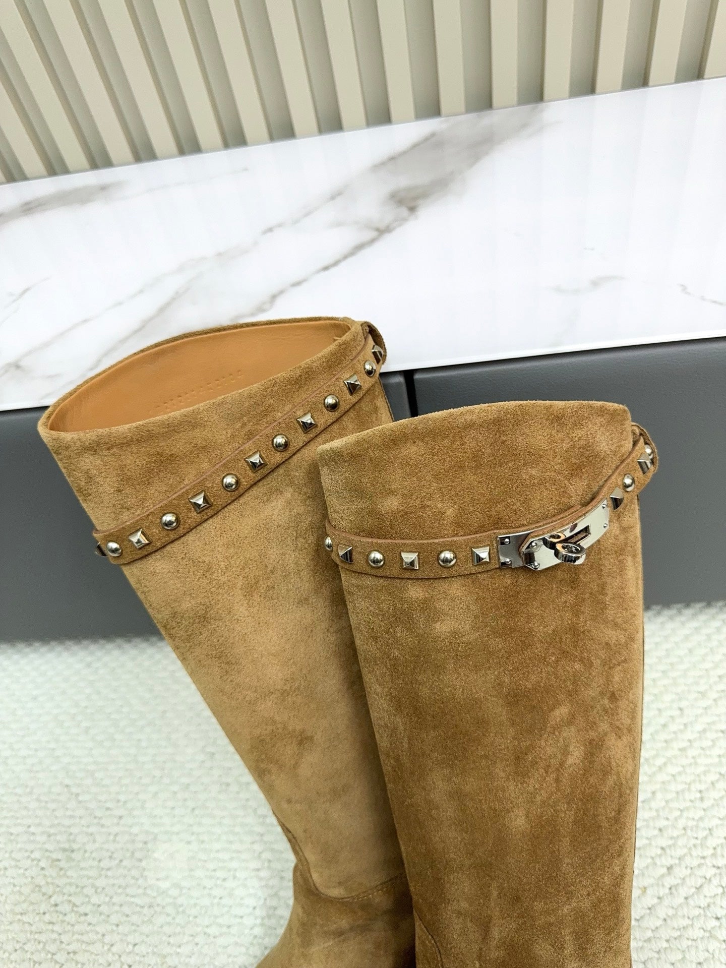 HM 25ss Kelly Buckle Riding Boots Brown Suede 576116
