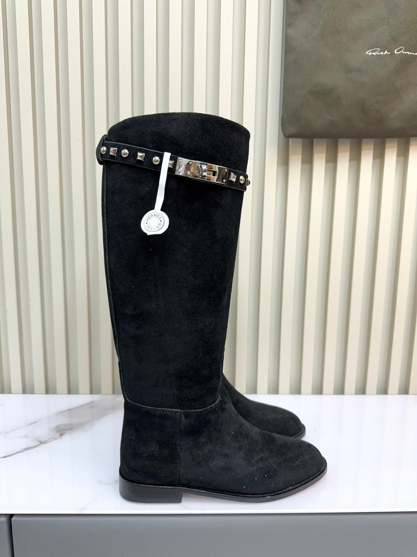 HM 25ss Kelly Buckle Riding Boots Black Suede 576117
