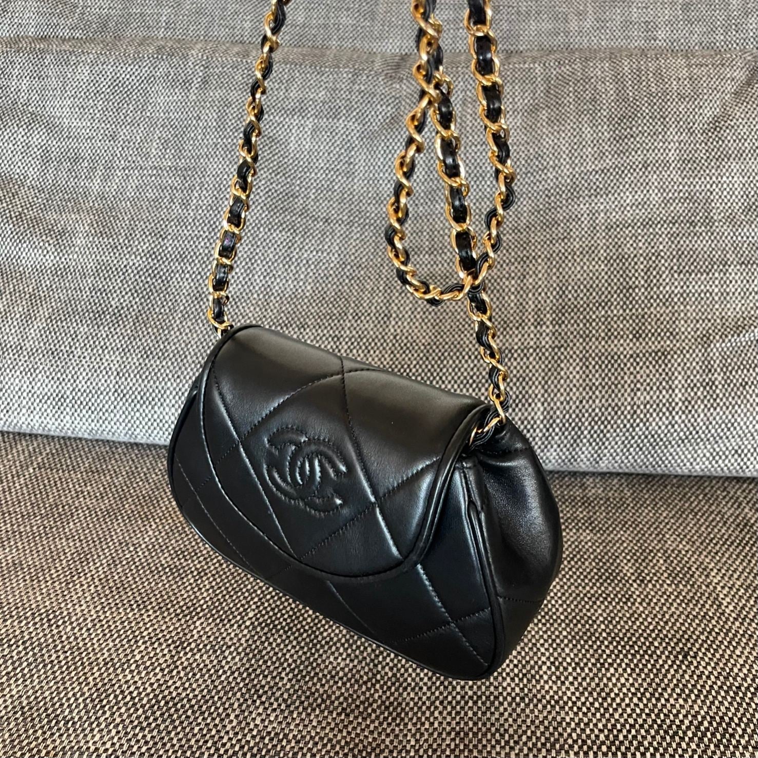 Chanel 2026 Vintage Coco Matelasse Flap Bag With Chain 22cm Black Calfskin