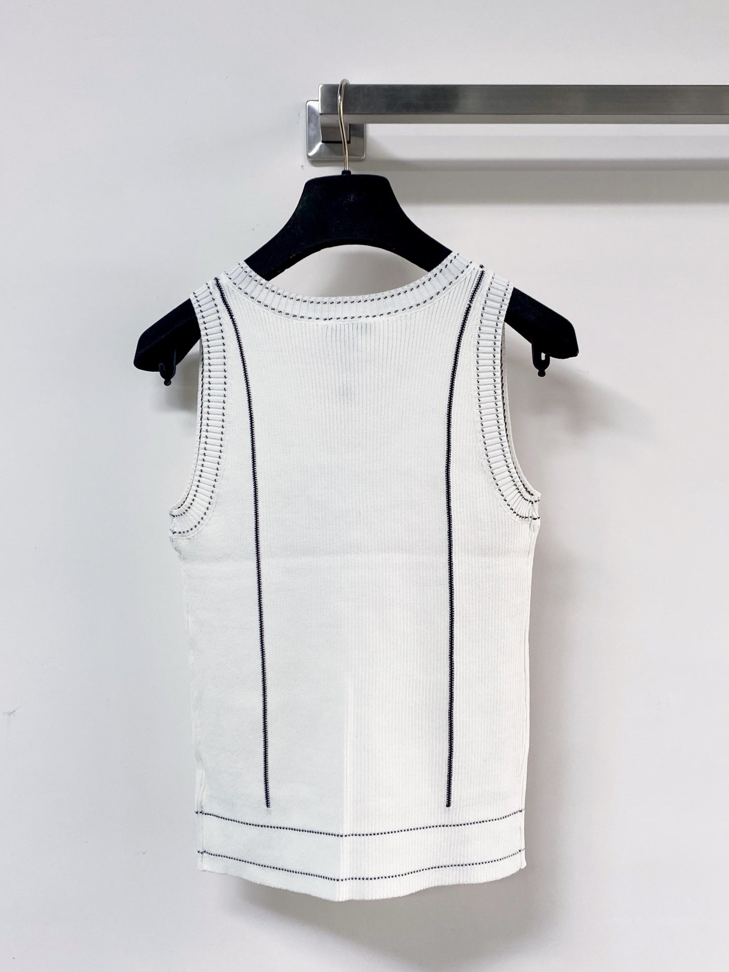 Chanel 2026 Bow V-neck Vest White Wool 212271