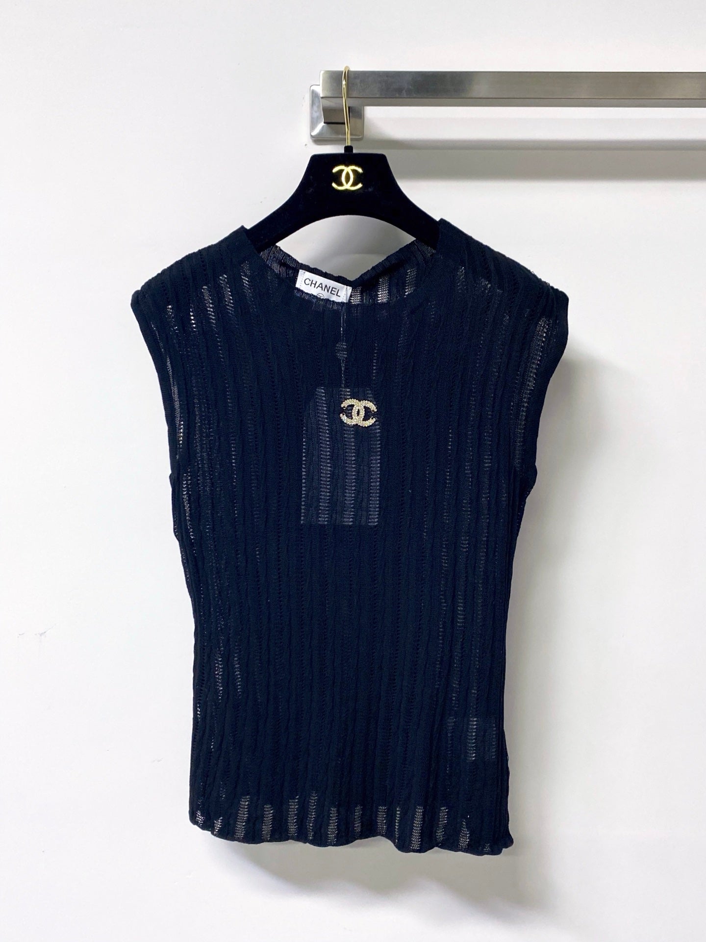 Chanel 2026 Sleeveless Knit Top CC Logo Tencel 310305