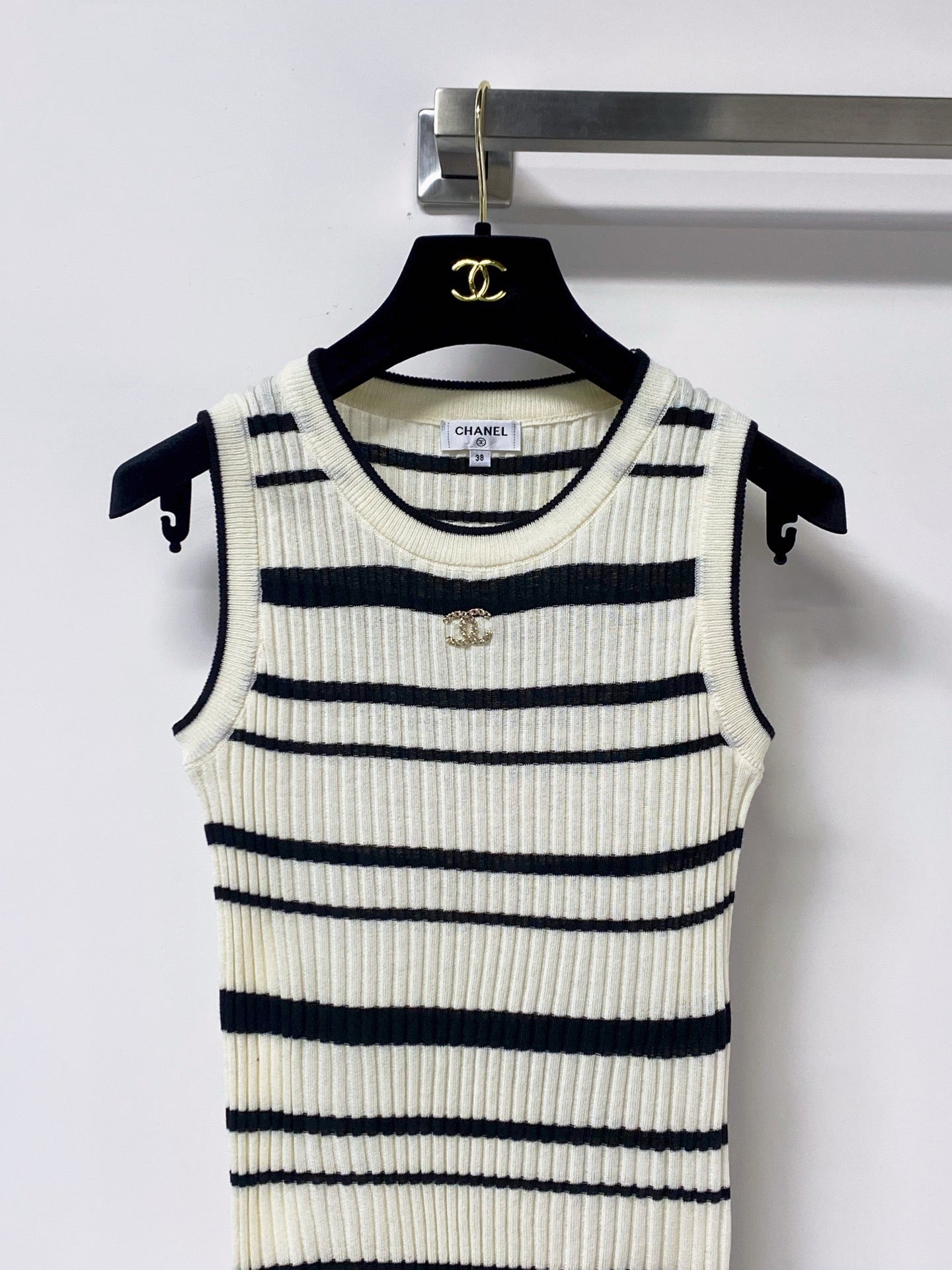 Chanel 2026 Striped Ribbed Knit Sleeveless Top Laine Wool 454052