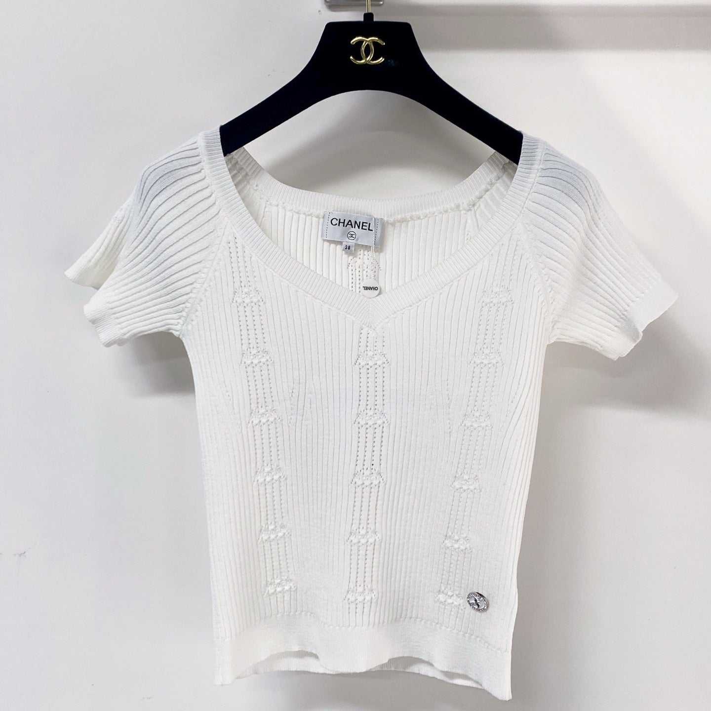 Chanel 2026 V-neckline Short-Sleeve Knit Top White Viscosa 454027