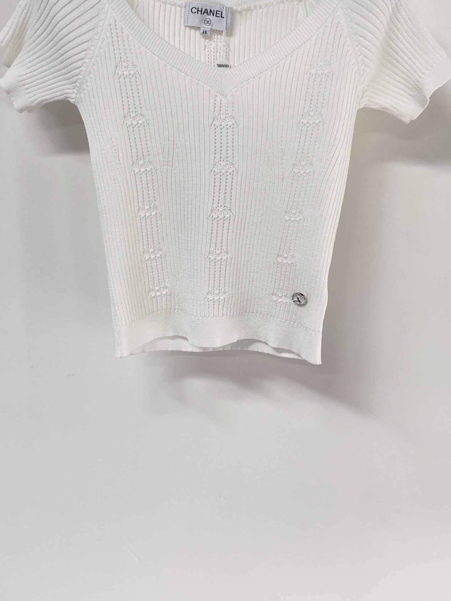 Chanel 2026 V-neckline Short-Sleeve Knit Top White Viscosa 454027