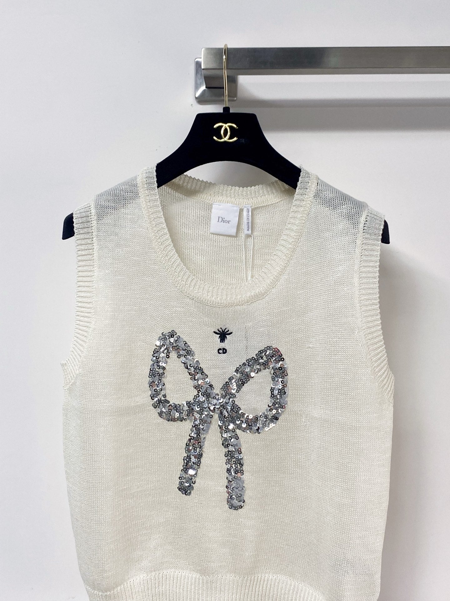 Dior 2026 Sleeveless Knit Vest Bow Applique White Tencel 463559